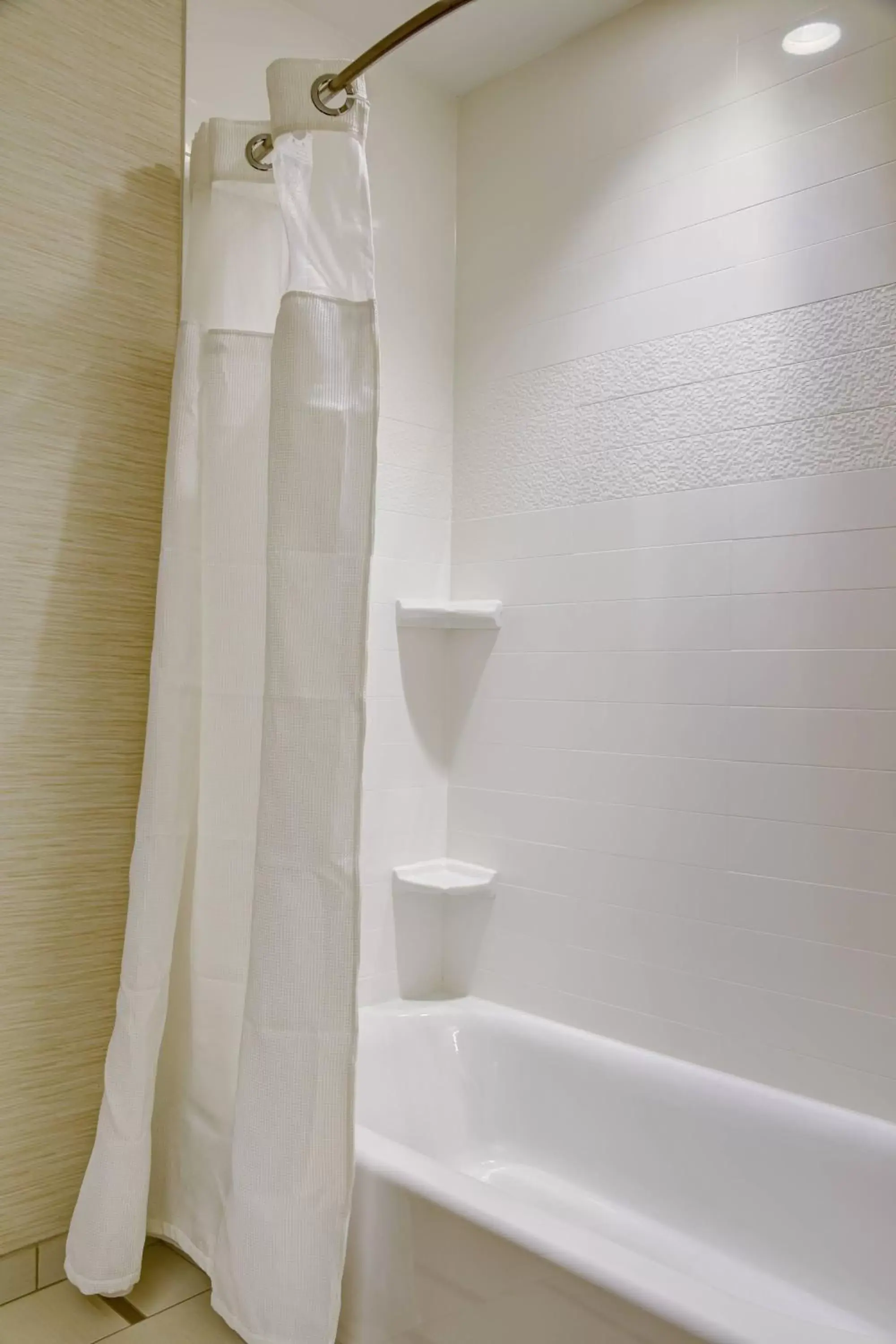 Bathroom in Fairfield Inn & Suites by Marriott Rochester Mayo Clinic Area/Saint Marys