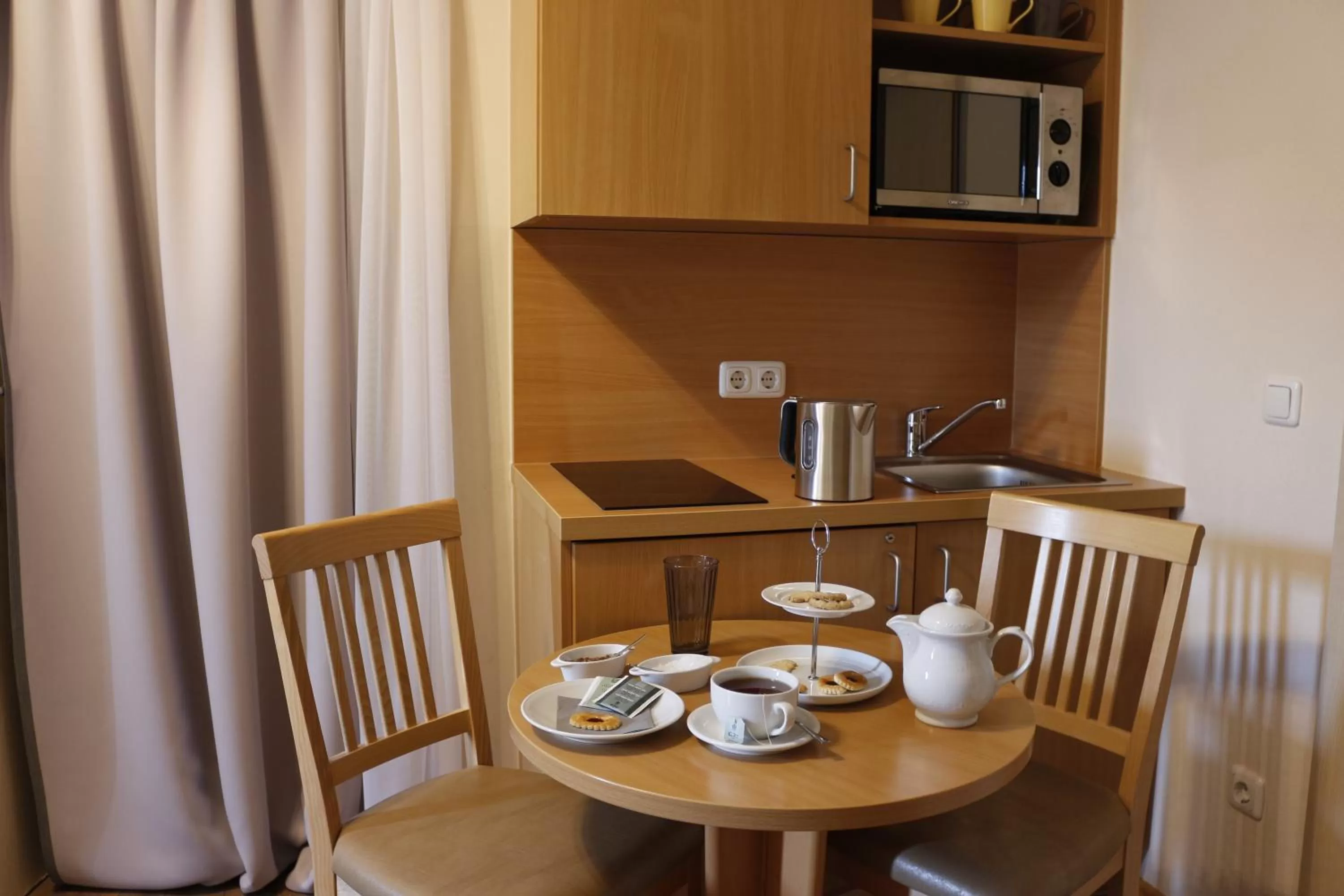 Coffee/tea facilities in Gästehaus Zehmerhof bei Erding