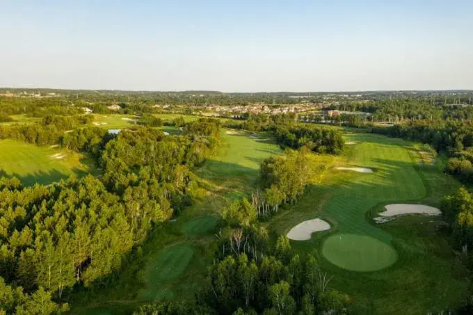 Golfcourse, Bird's-eye View in Moonlight Inn & Suites