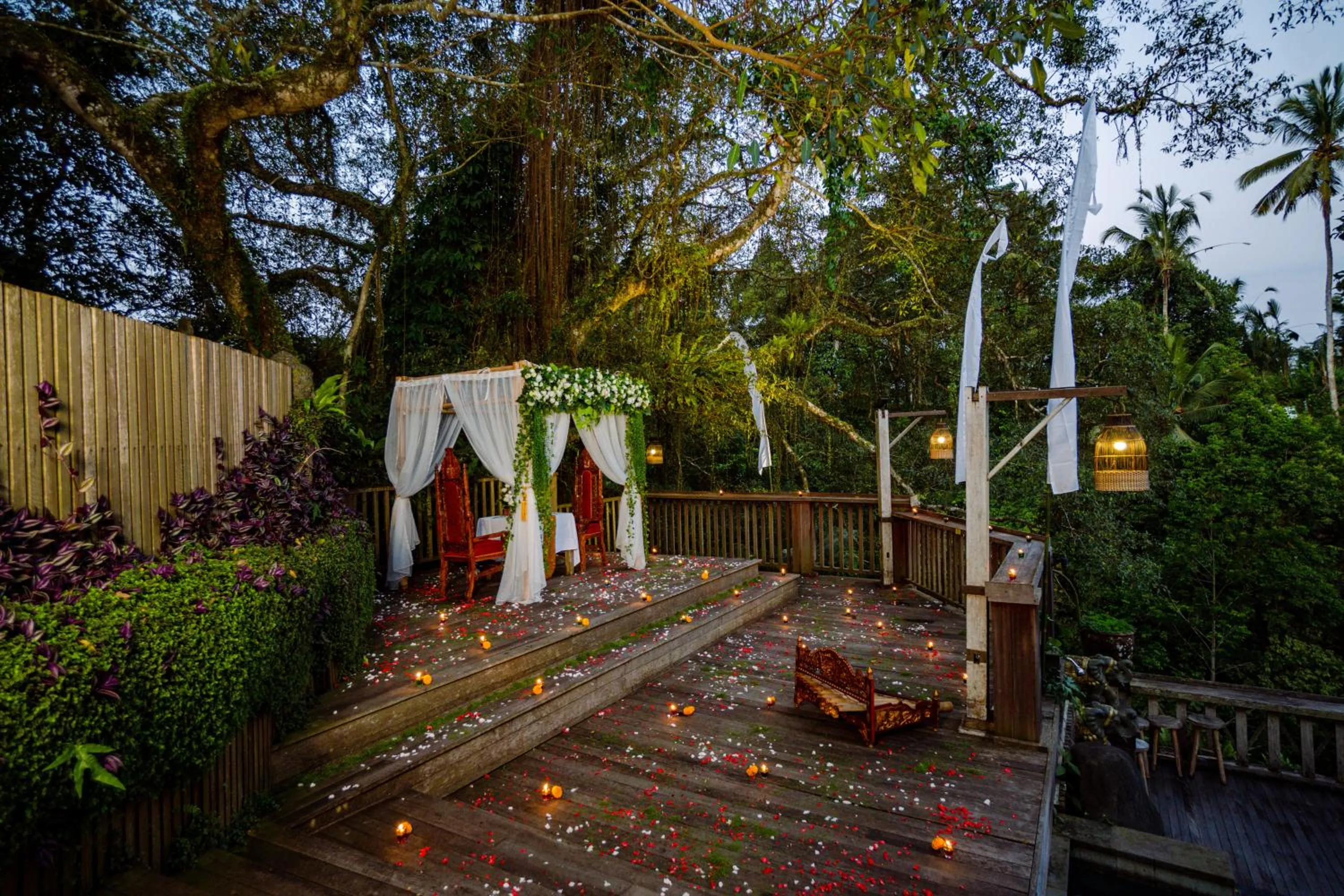 Restaurant/places to eat in Kawi Resort