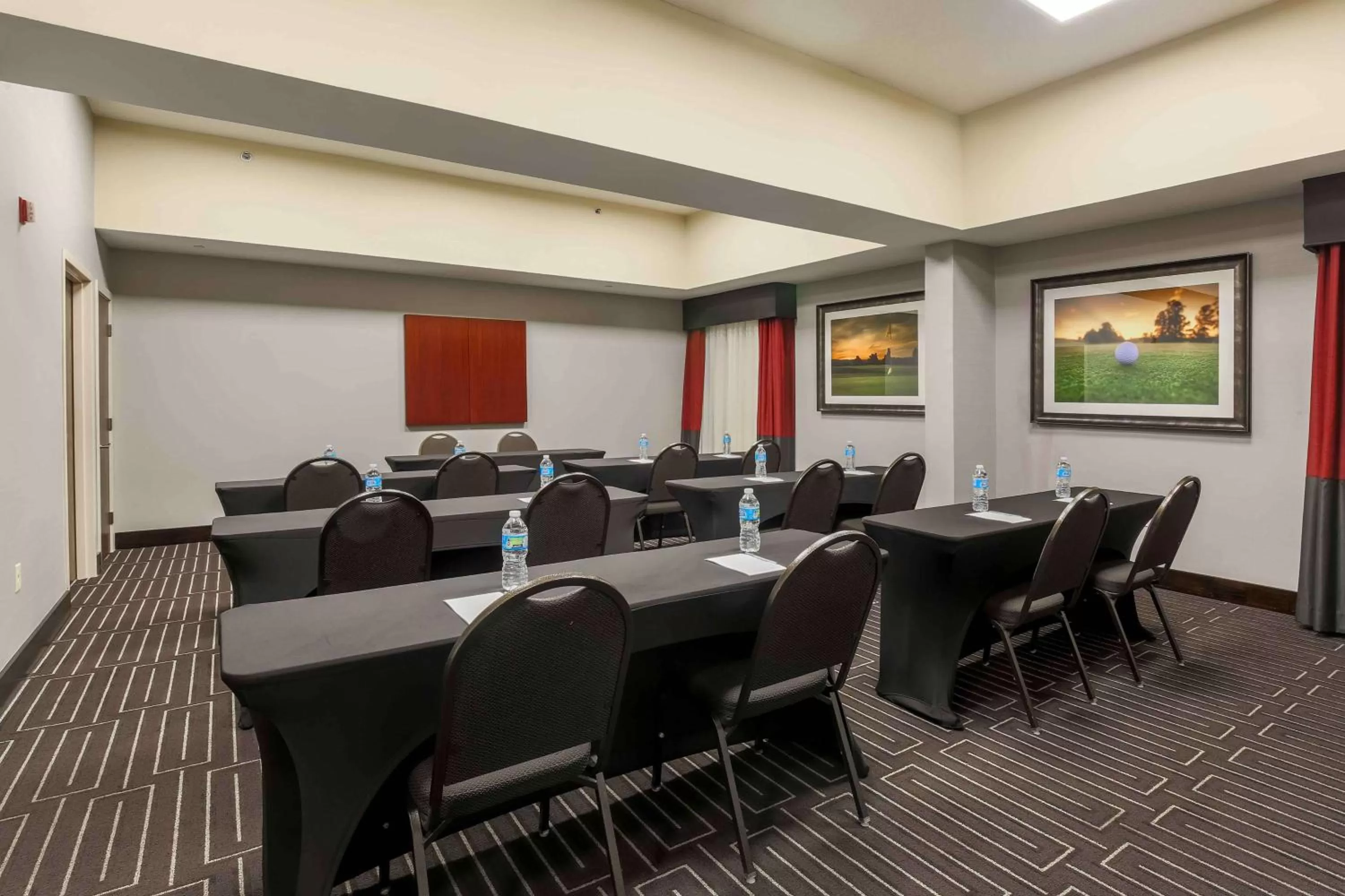 Meeting/conference room in Hampton Inn Memphis-Southwind