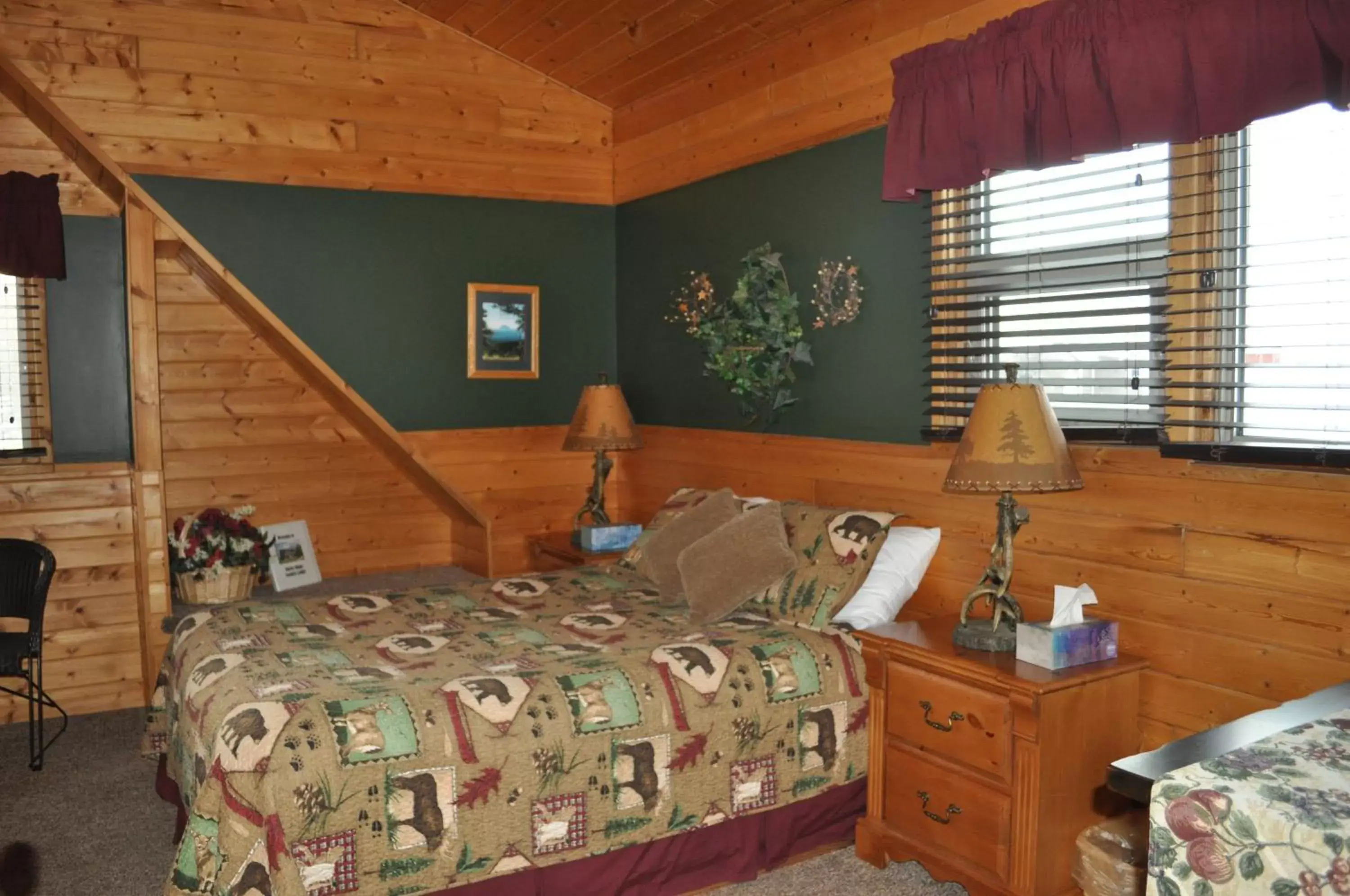 Bed in Rocky Ridge Country Lodge