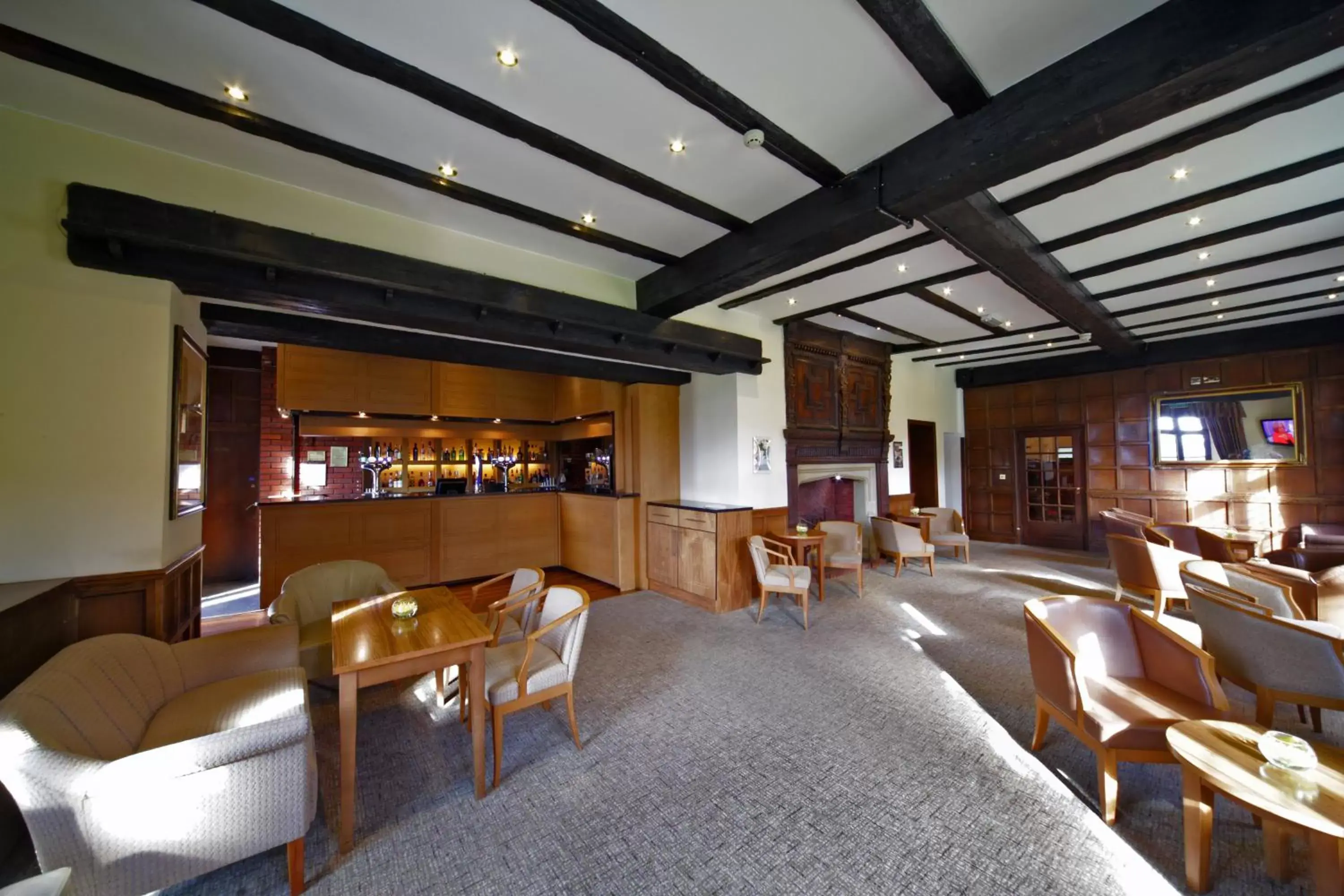 Lobby or reception, Lounge/Bar in Mercure Letchworth Hall Hotel