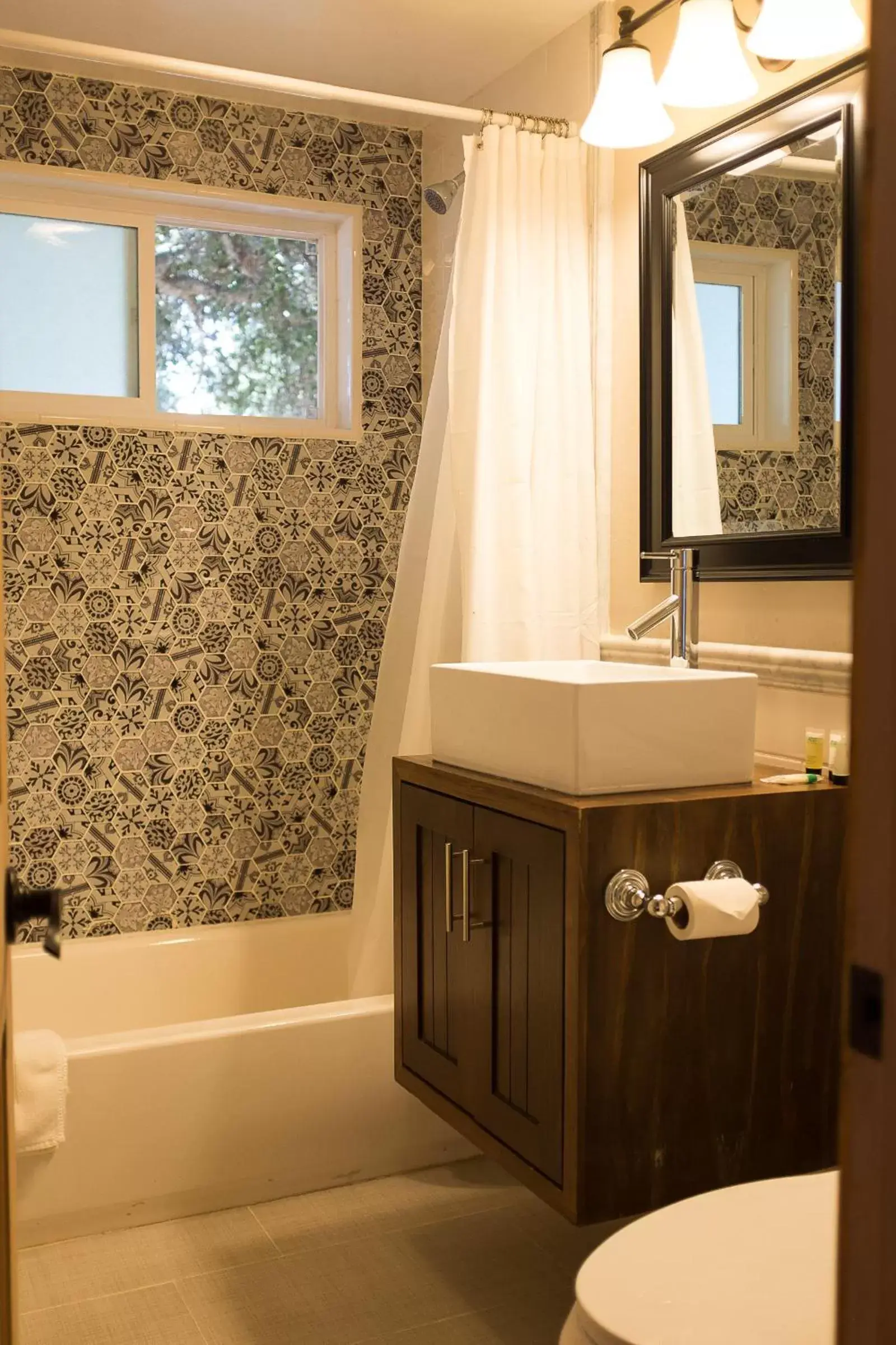 Bathroom in Apple Tree Inn