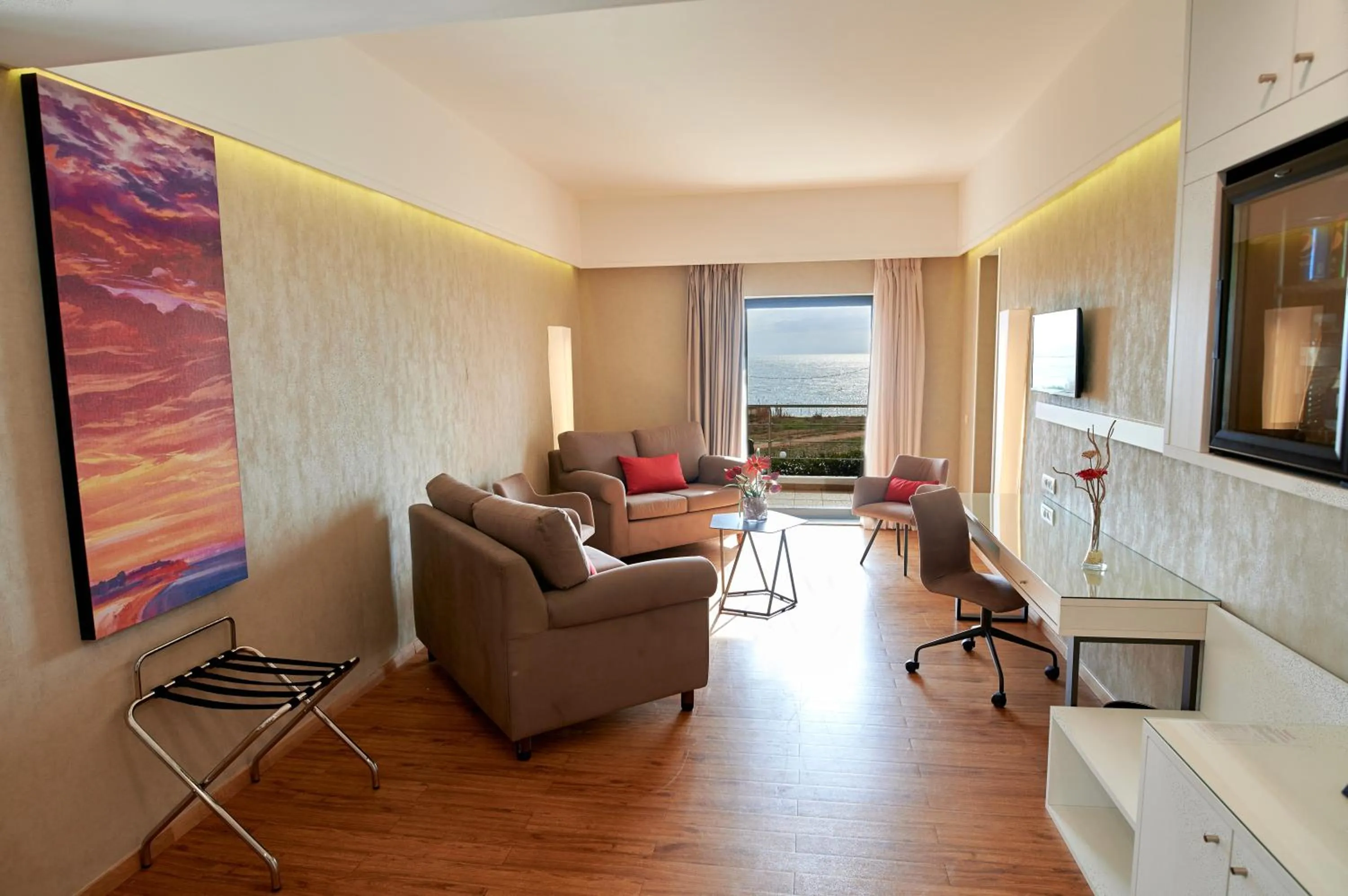 Living room in Ramada Plaza by Wyndham Thraki