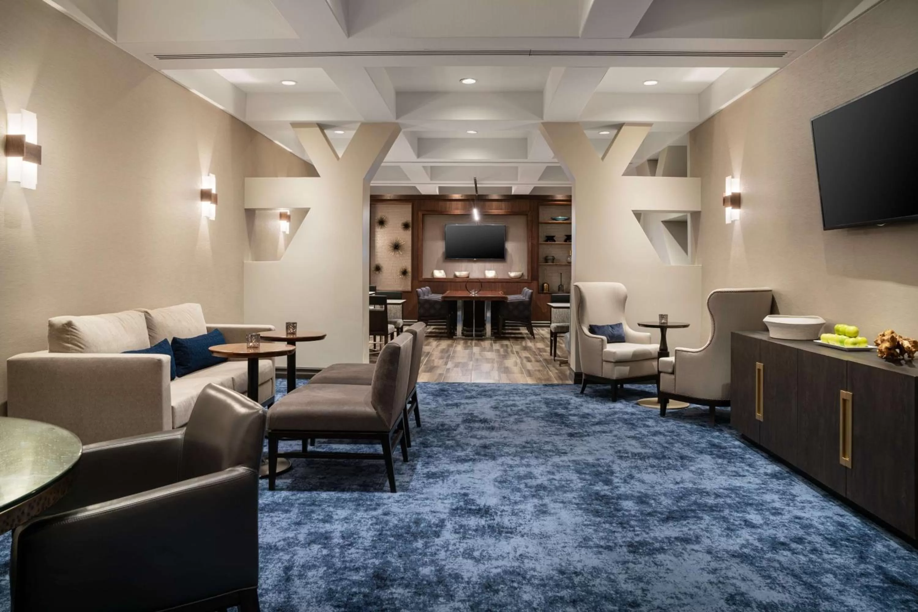 Property building, Seating Area in Hilton Seattle