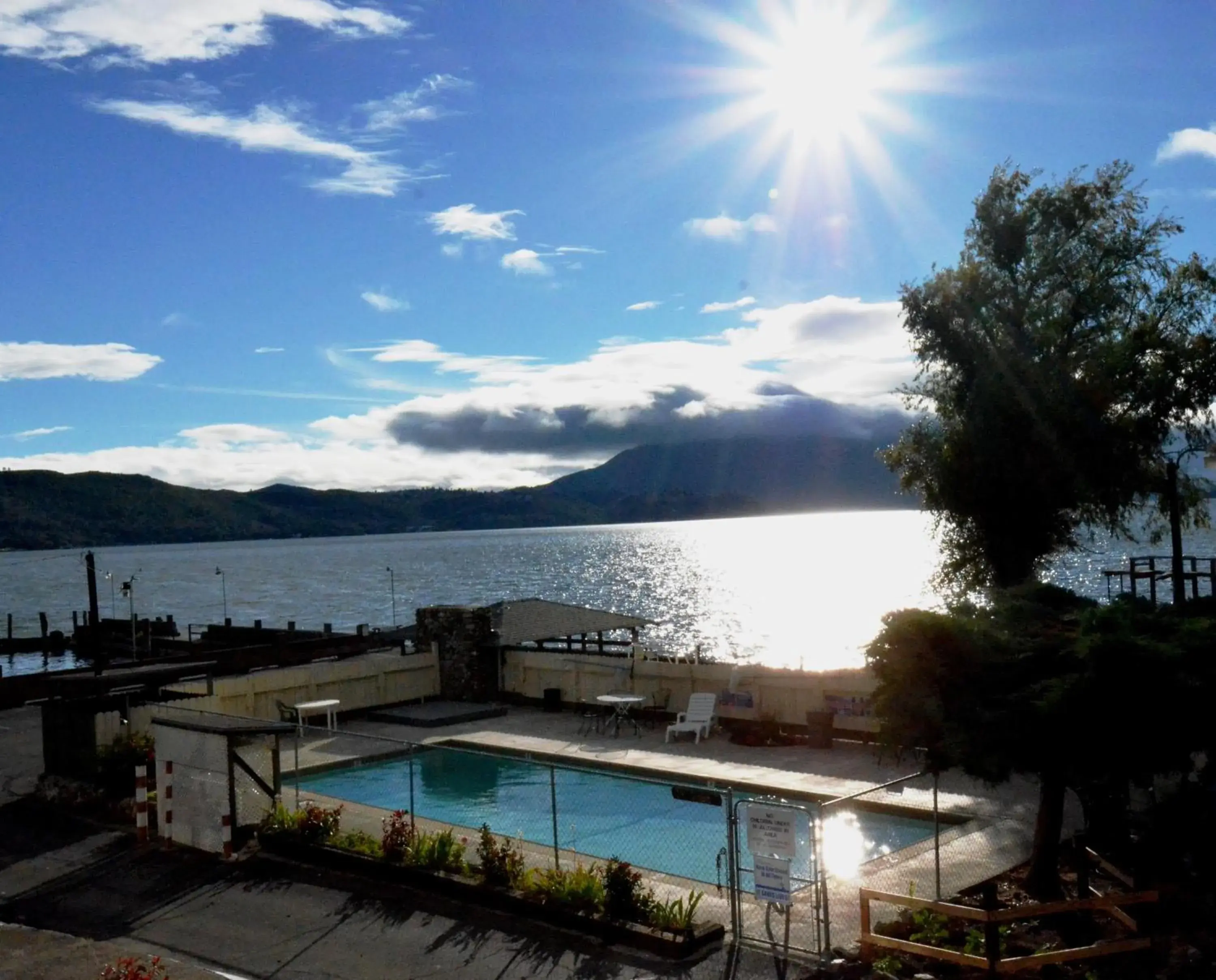 Lake view, Pool View in Lamplighter Motel Clearlake