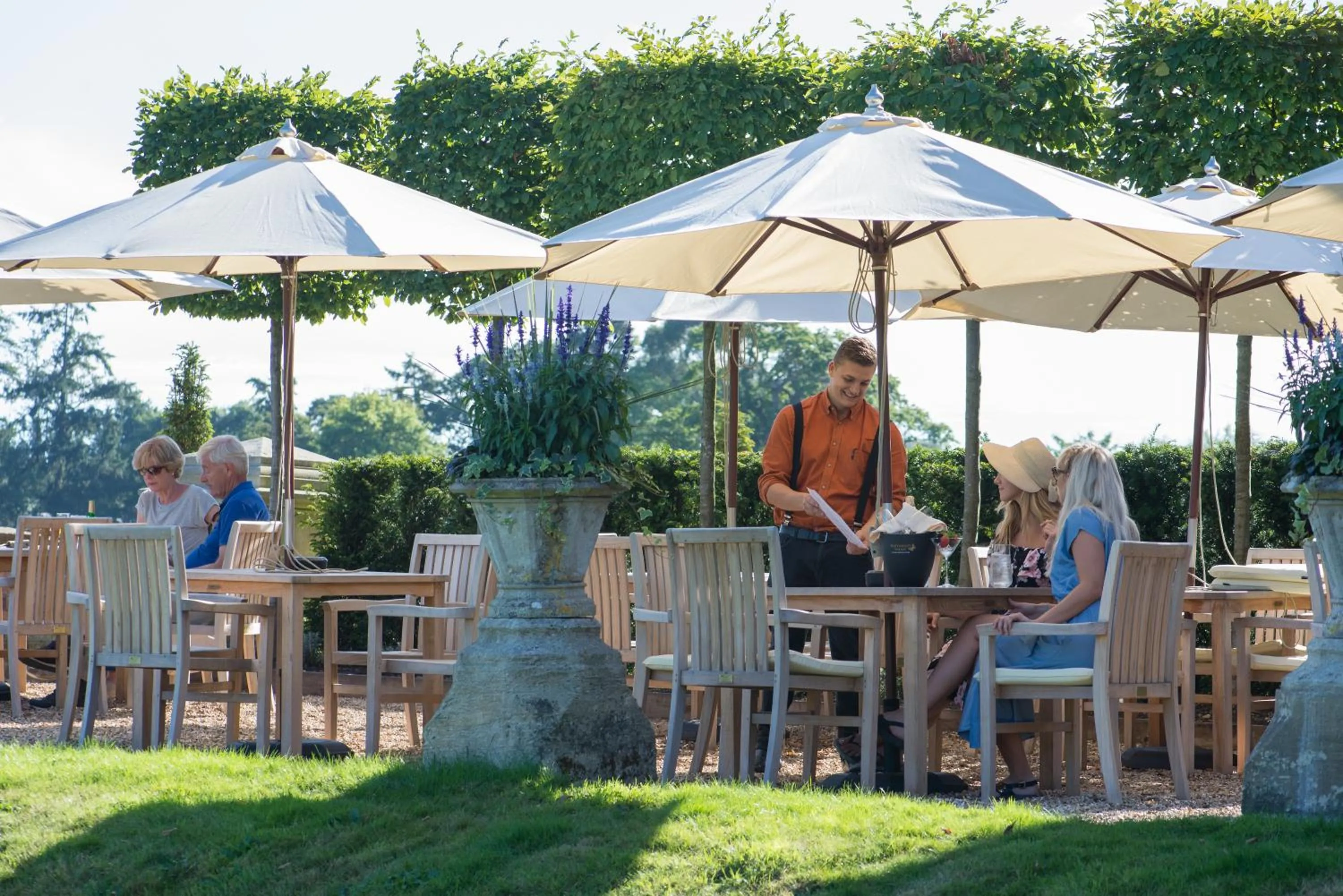 Restaurant/places to eat in Burley Manor