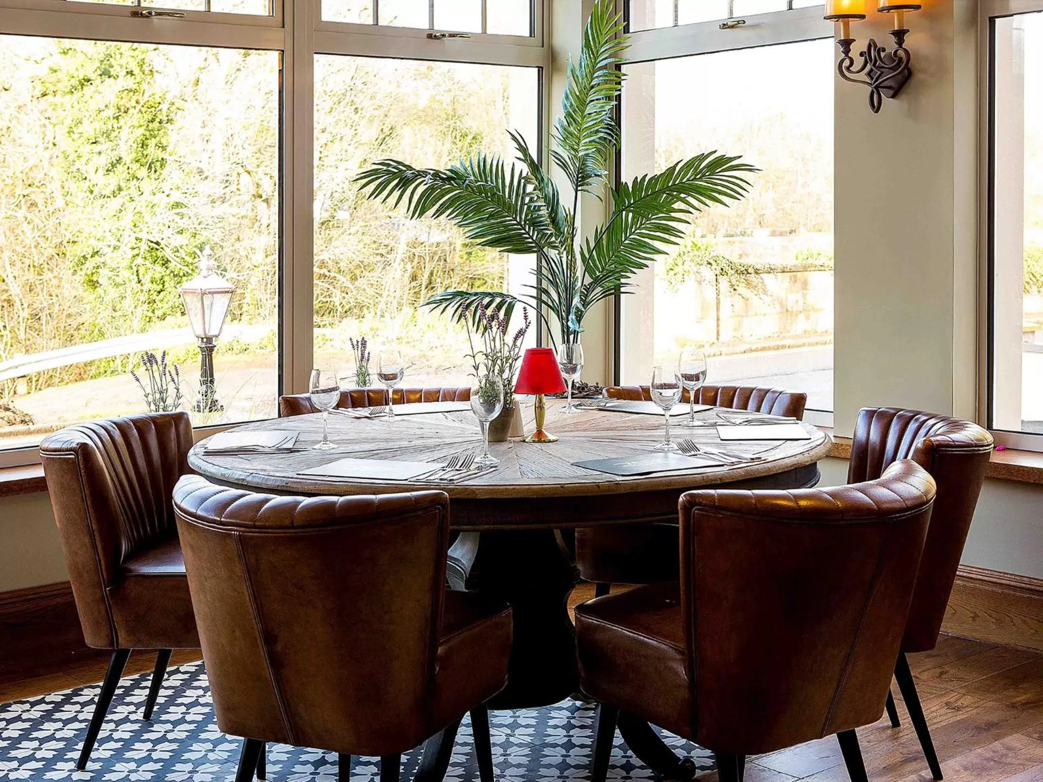 Restaurant/places to eat in Busby Hotel