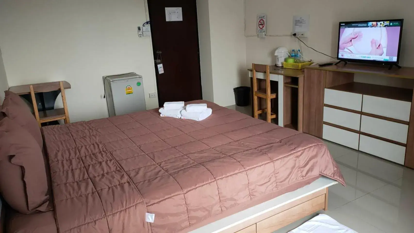 Bed in Komol Residence