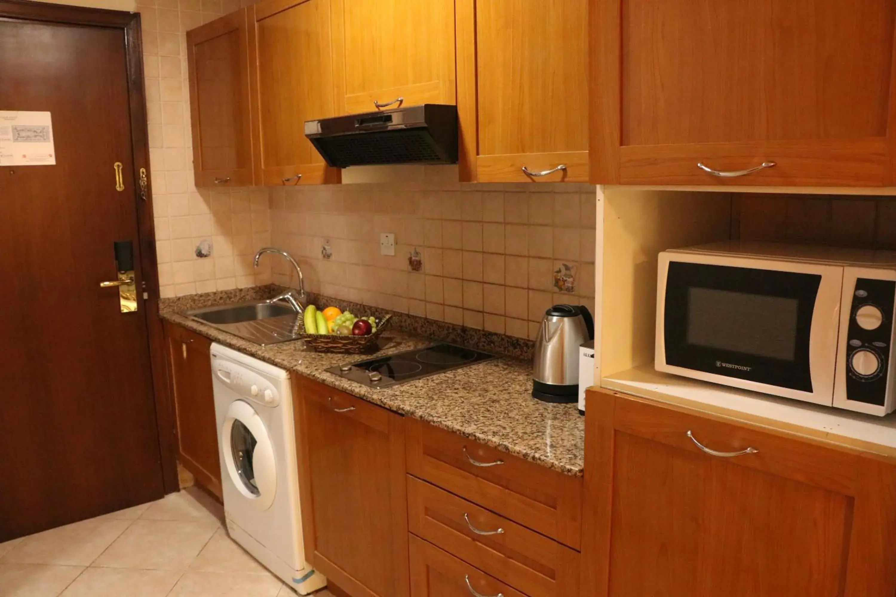 minibar, Kitchen/Kitchenette in Al Manar Grand Hotel Apartment
