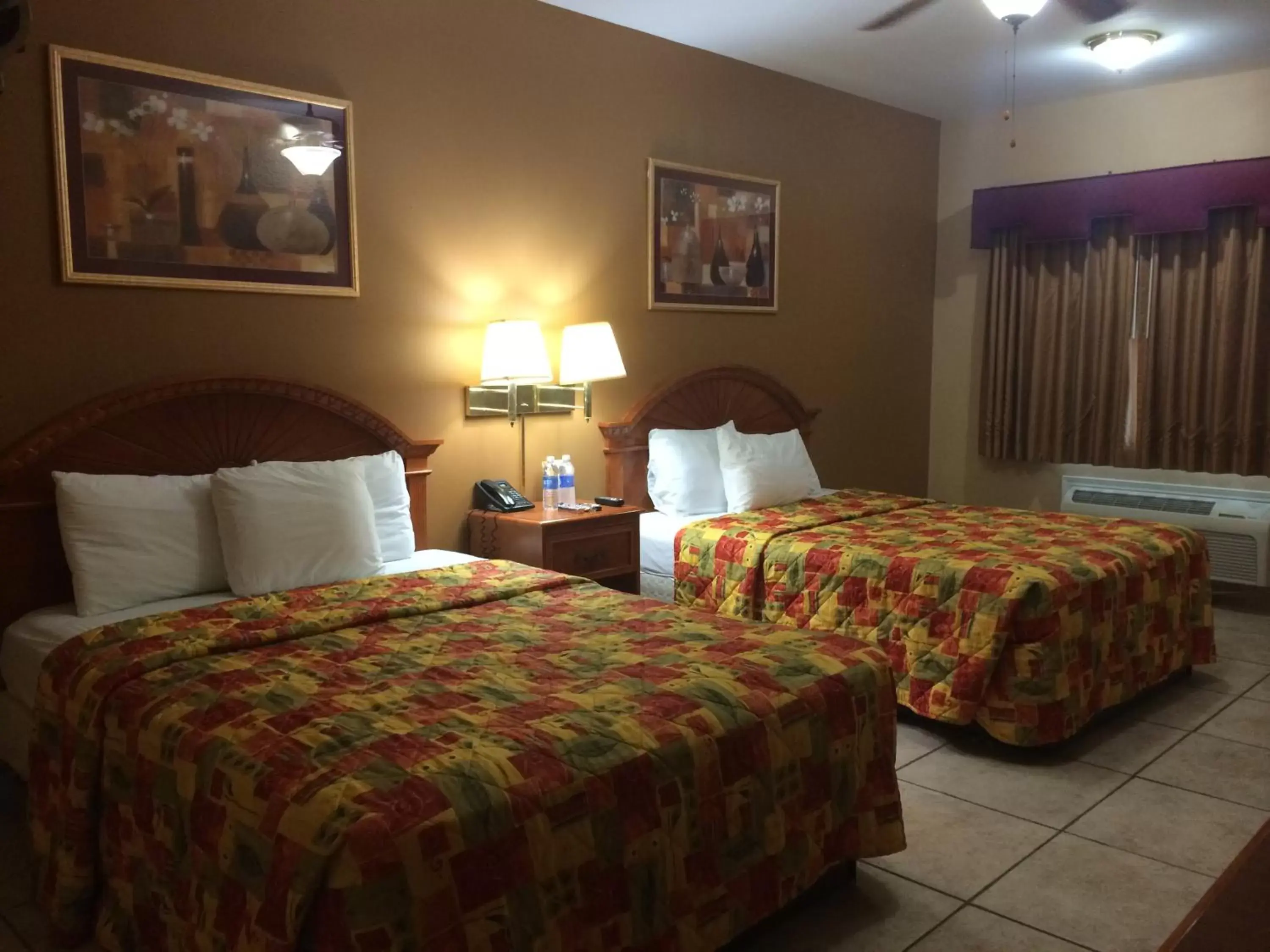 Queen Room with Two Queen Beds - Smoking in La Copa Inn Alamo