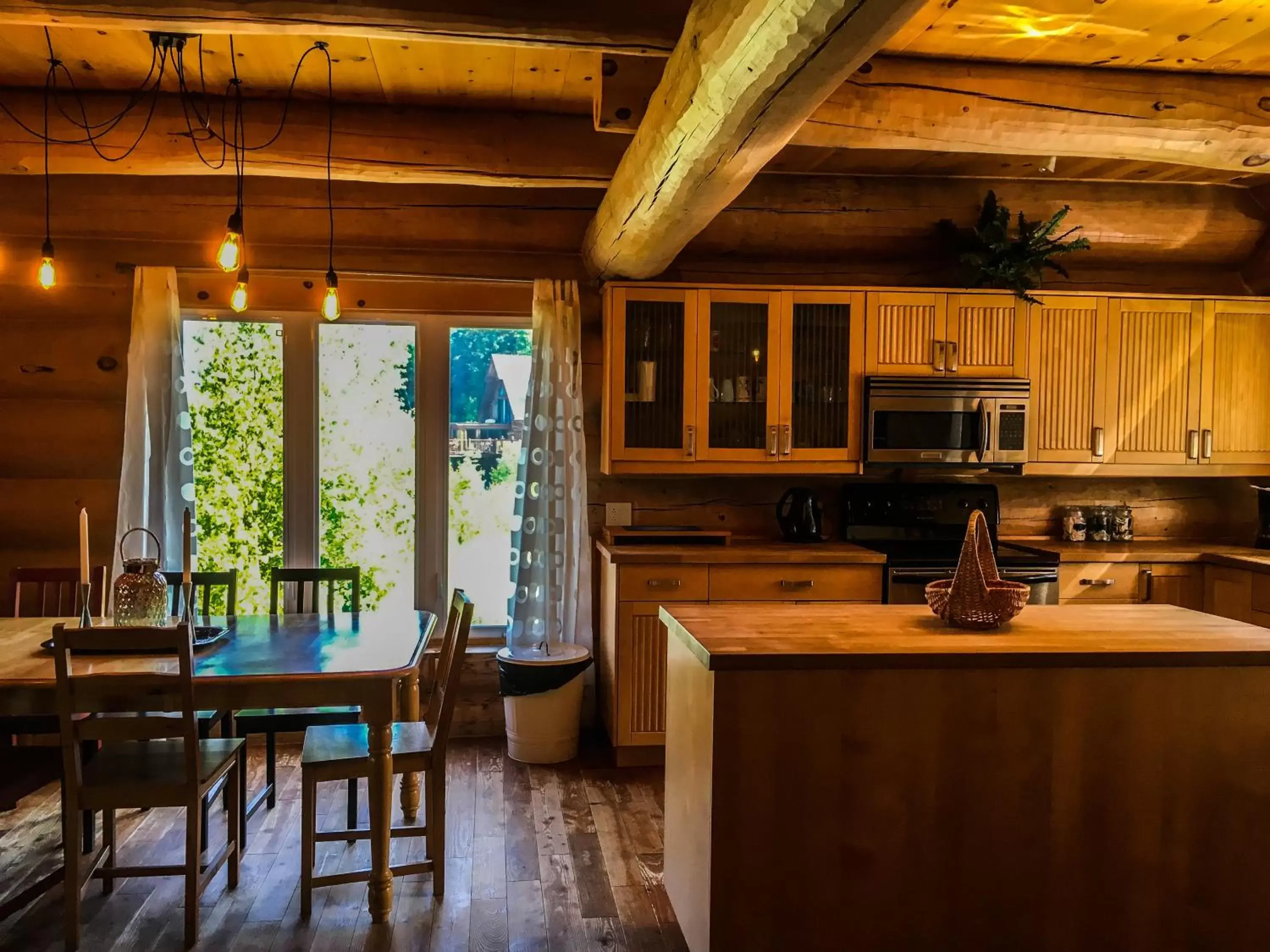 Kitchen/Kitchenette in Auberge Couleurs de France