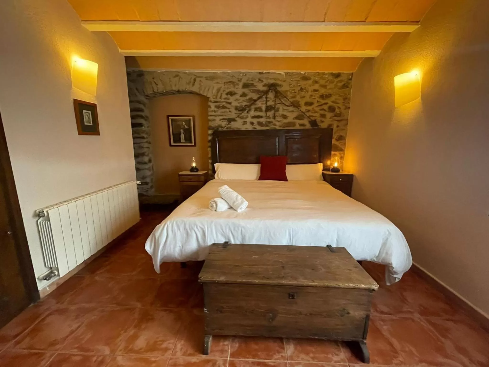 Photo of the whole room in Hotel Cruells