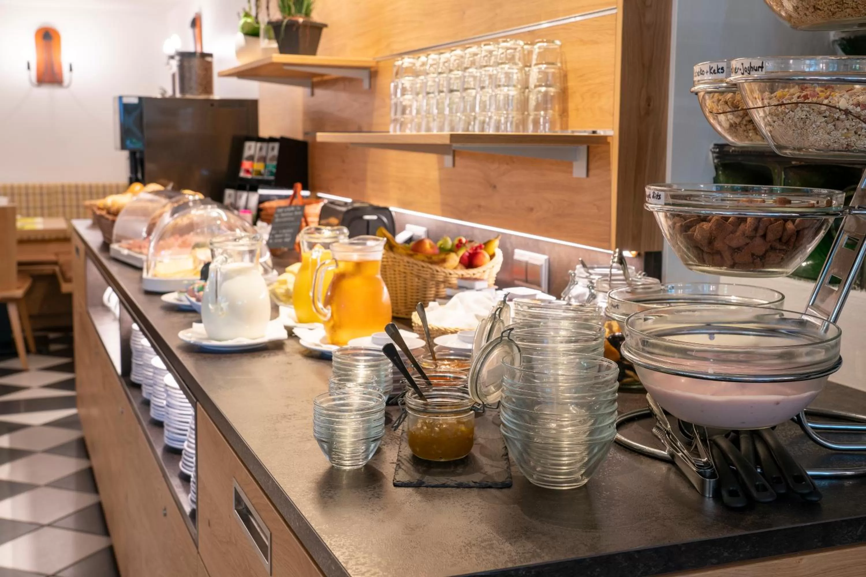Buffet breakfast in Landgasthof Mörsbergei