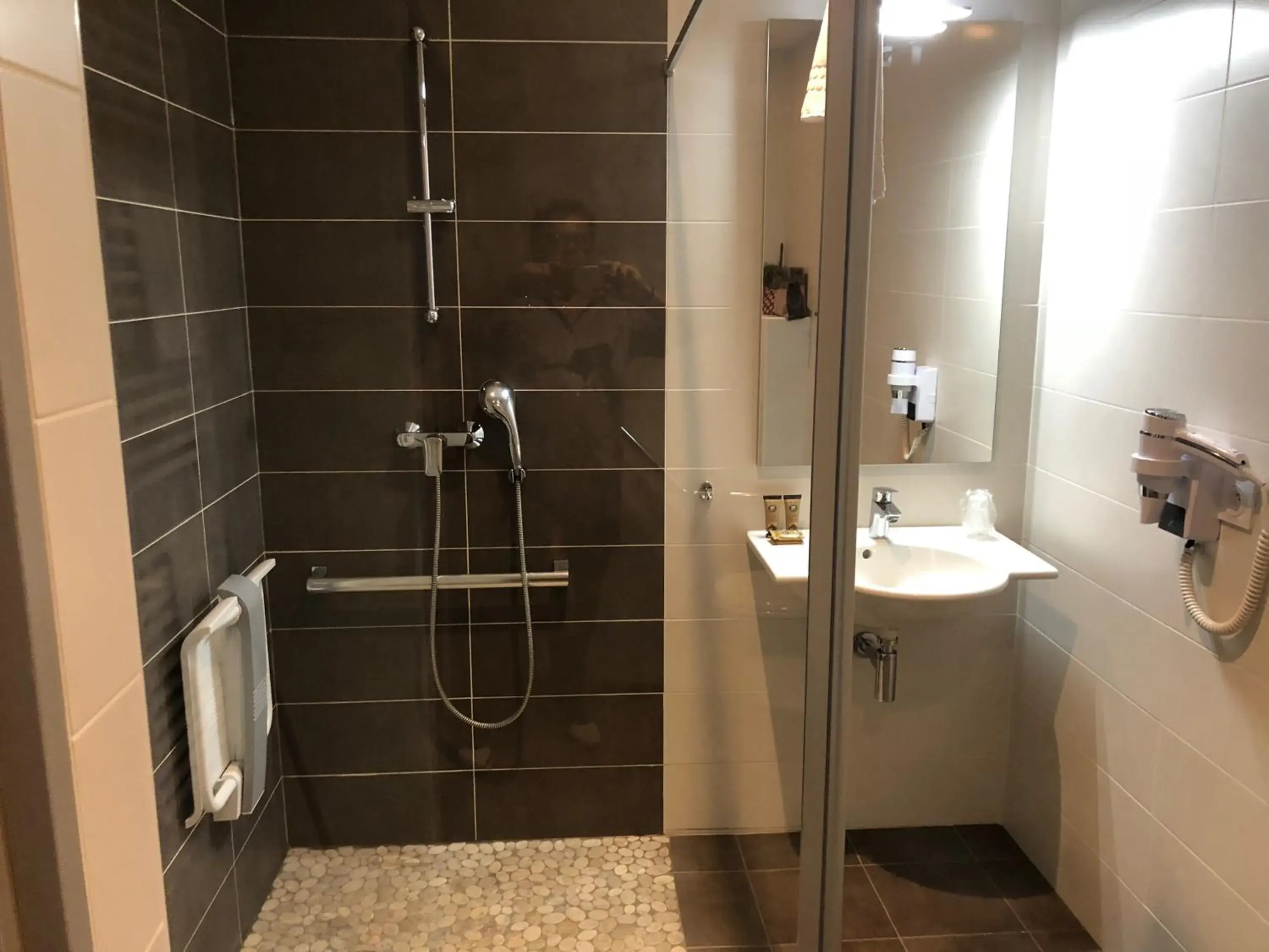 Bathroom in Hôtel Saint Albert