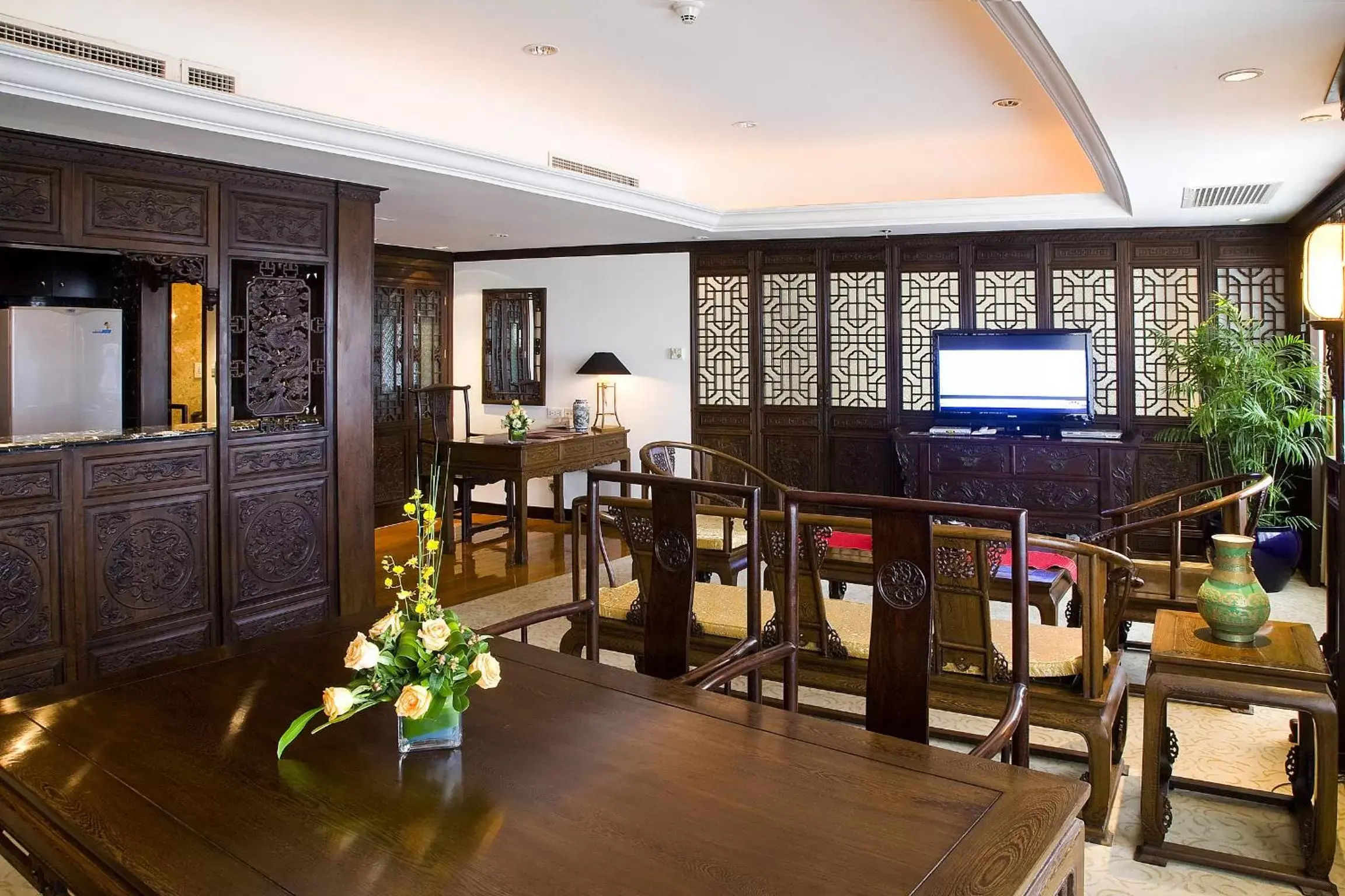 Living room in Crowne Plaza Qingdao, an IHG Hotel