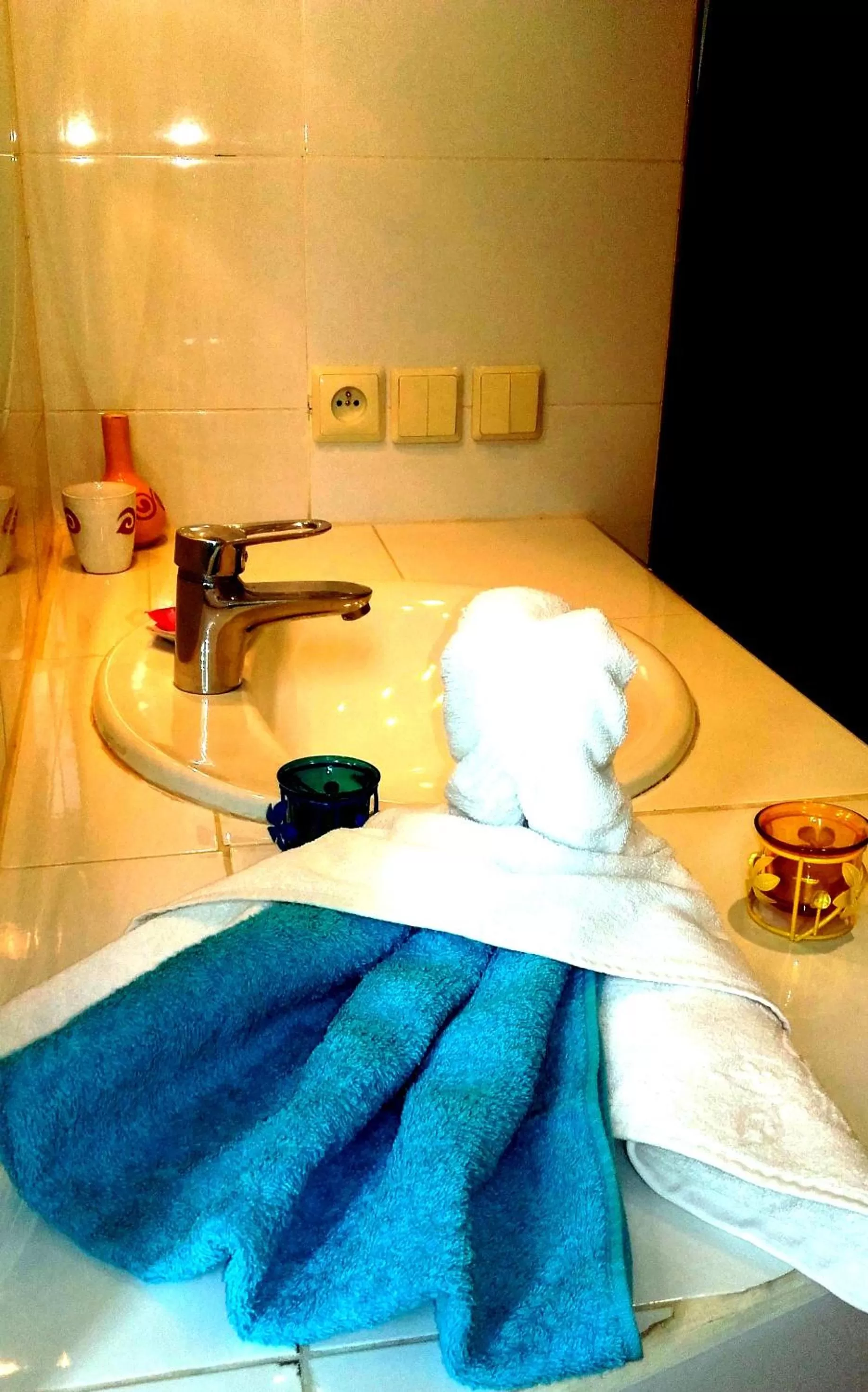 Bathroom, Bed in Riad Dar Zidane