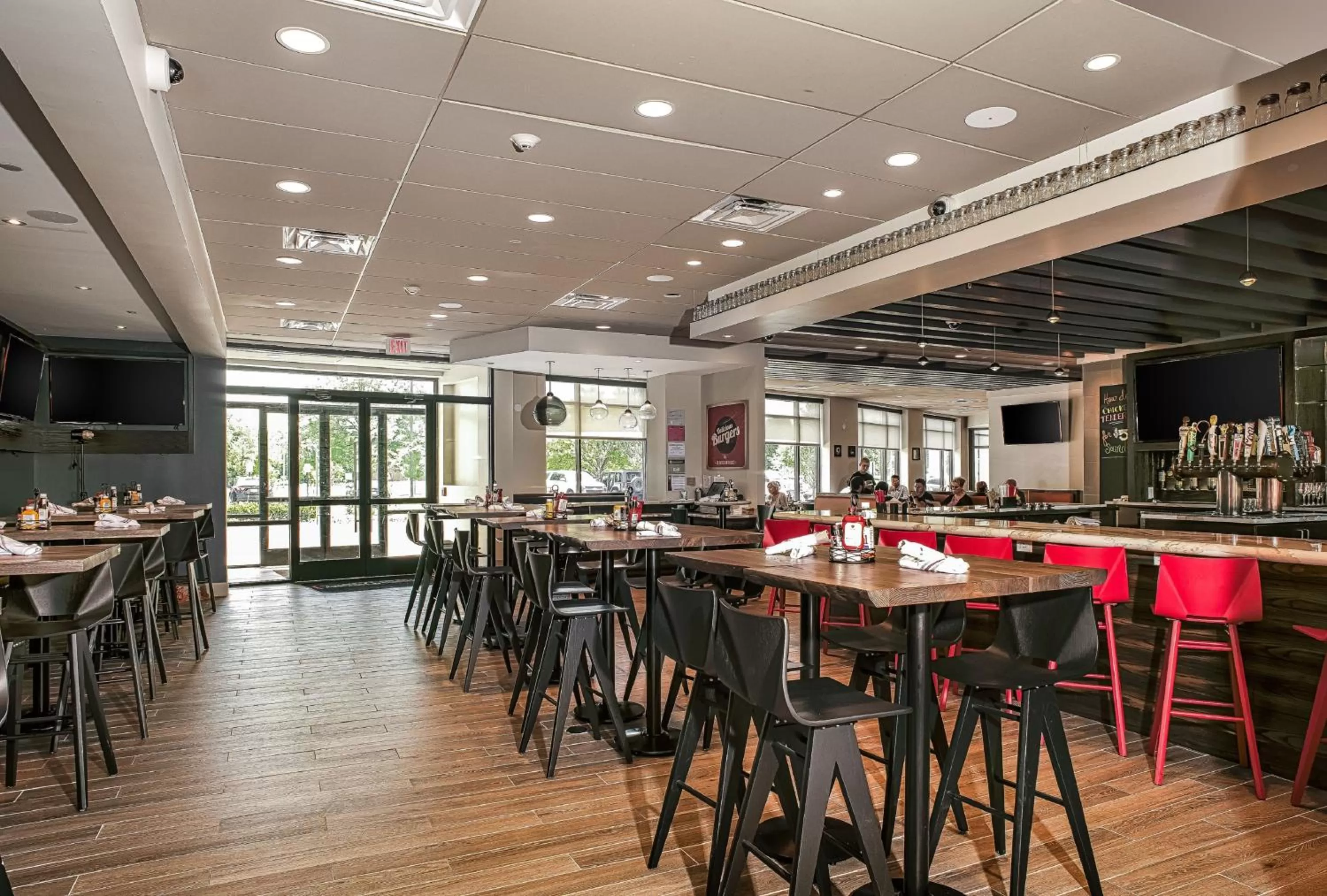 Lounge or bar in Holiday Inn Hotel & Suites - Joliet Southwest by IHG