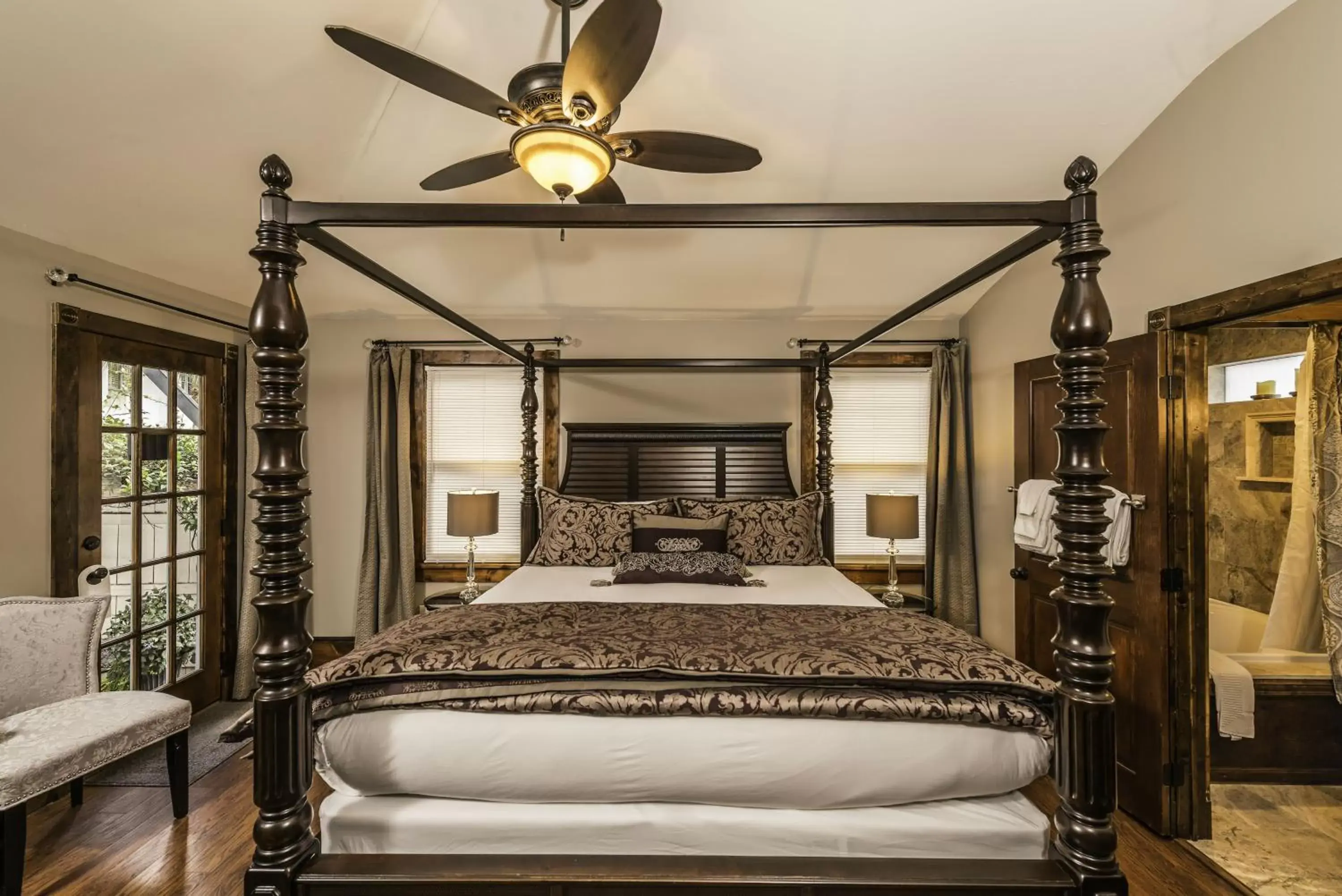 King Room with Spa Bath - Amethyst Room in Carriage Way Inn Bed & Breakfast Adults Only - 21 years old and up King Room with Spa Bath - Amethyst Room in Carriage Way Inn Bed & Breakfast Adults Only - 21 years old and up