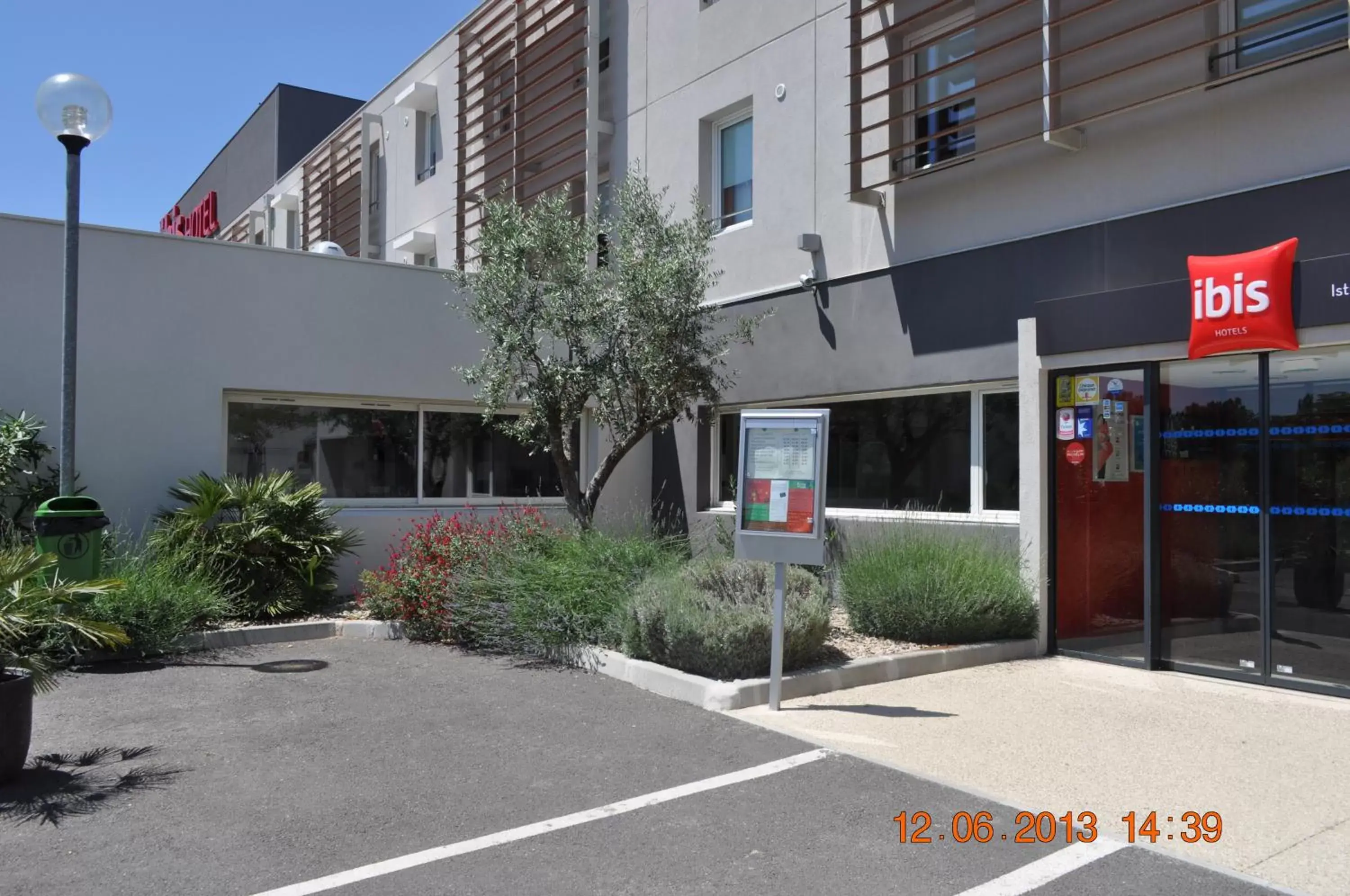 Facade/entrance, Property Building in ibis Istres Trigance