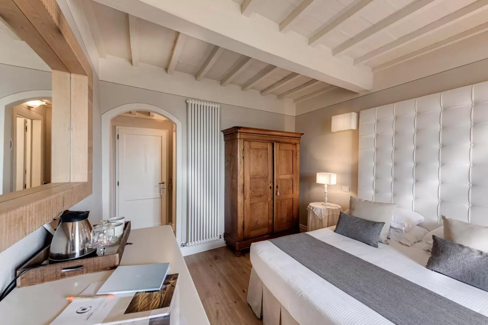 Bed in TORRE GIARDINO SEGRETO B&B- Borgo Capitano Collection - Albergo diffuso