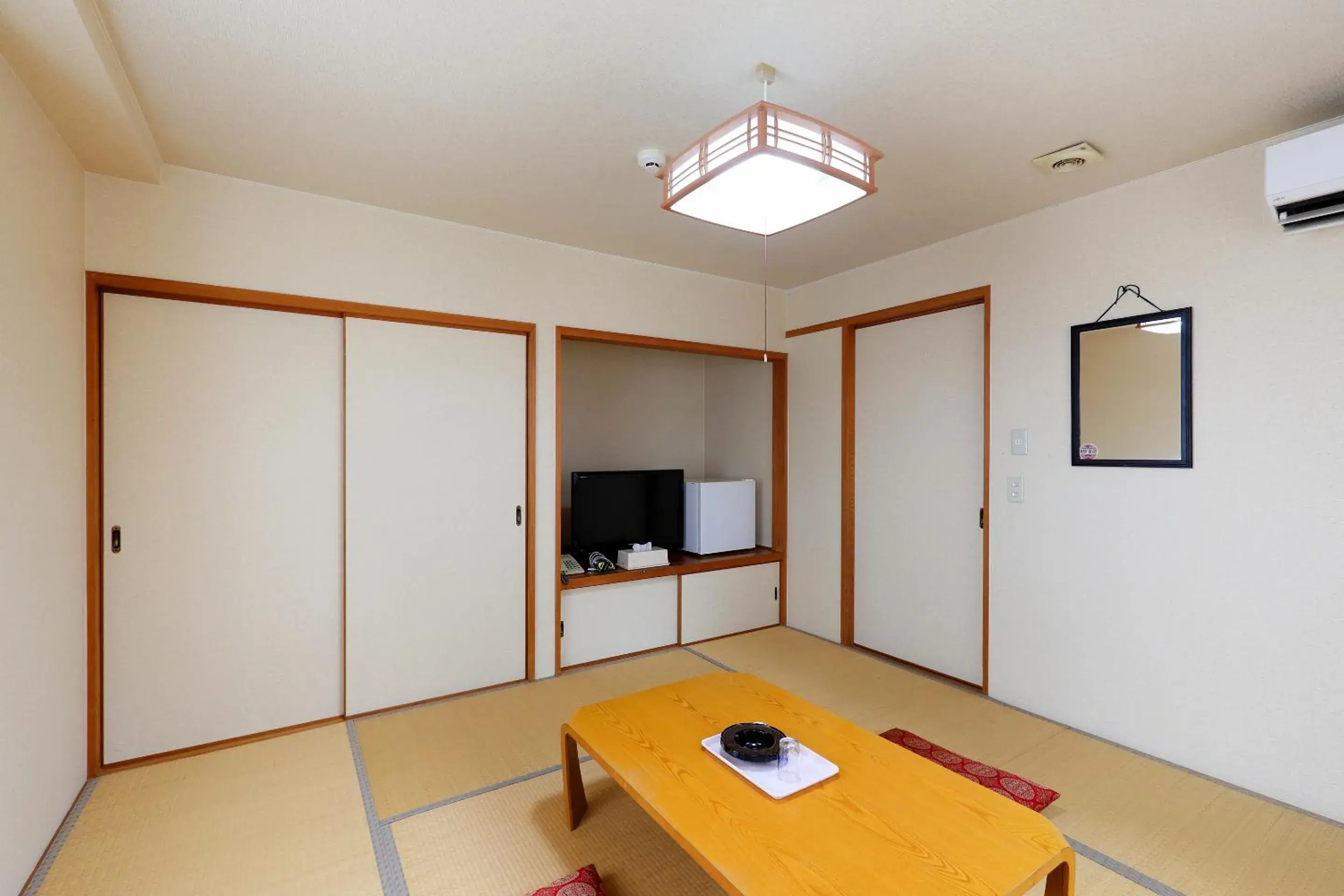 Bedroom, TV/Entertainment Center in Tabist Rays Hotel Yakata