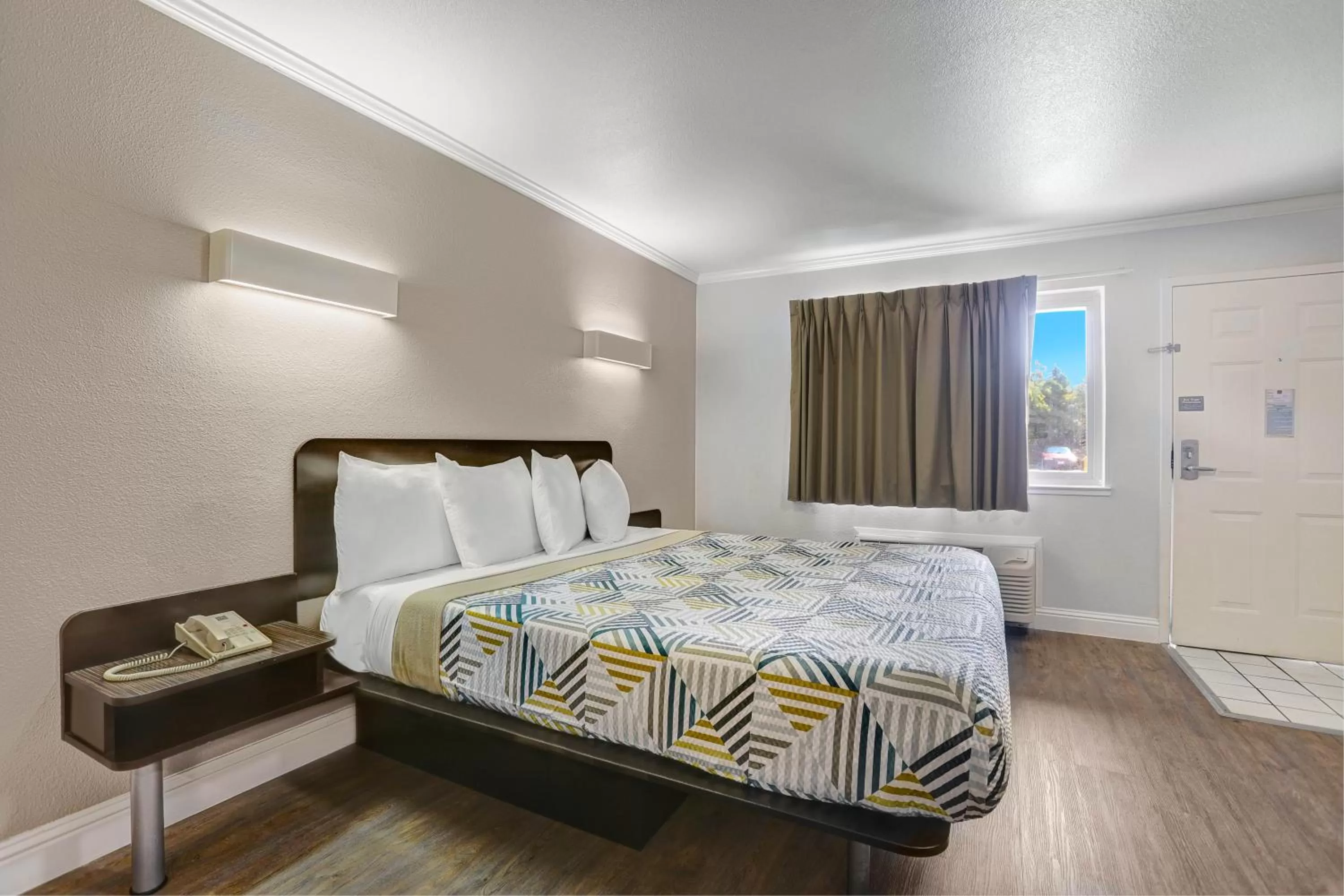 Bedroom, Bed in Motel 6-Lodi, CA