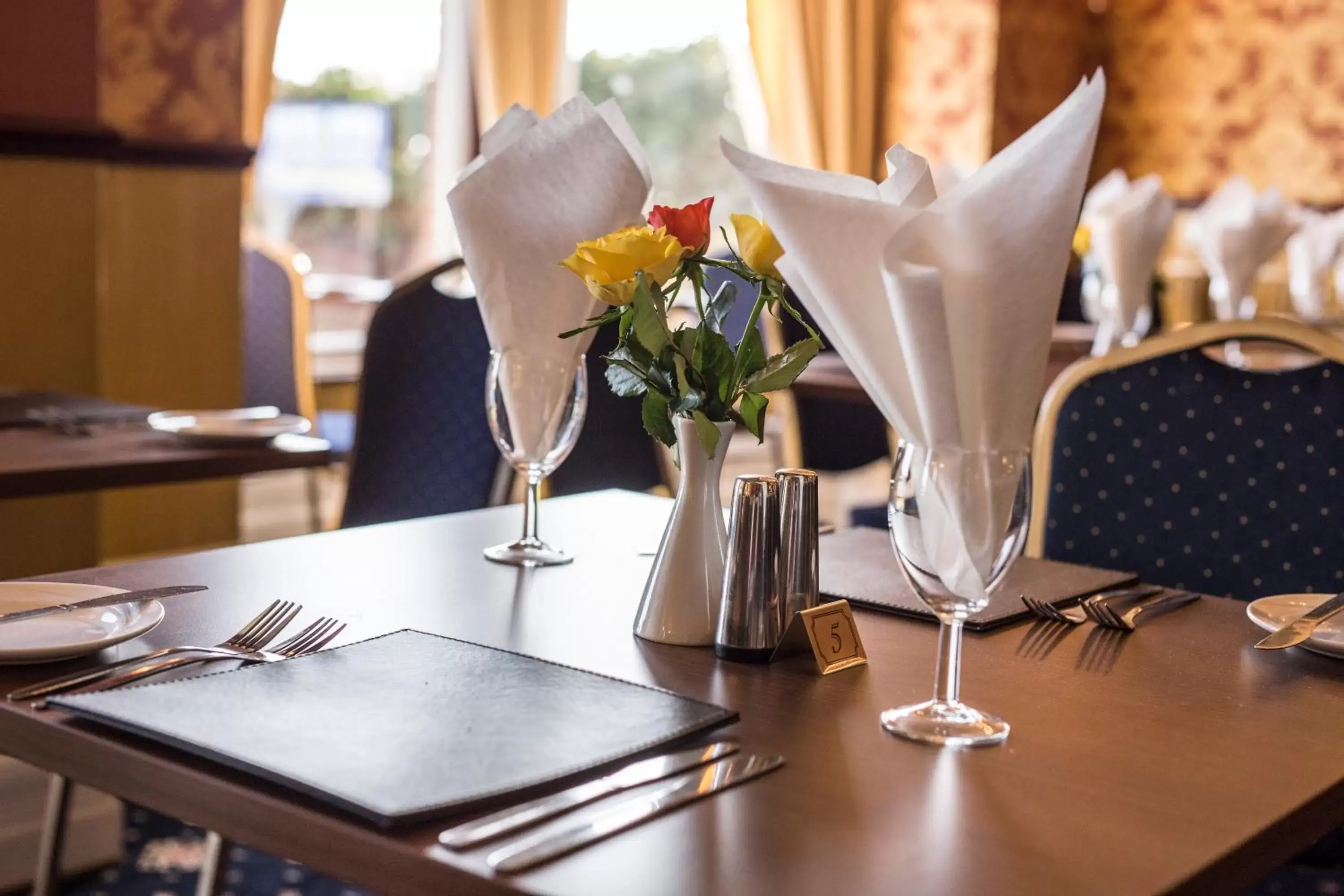 Restaurant/Places to Eat in Furzedown Hotel