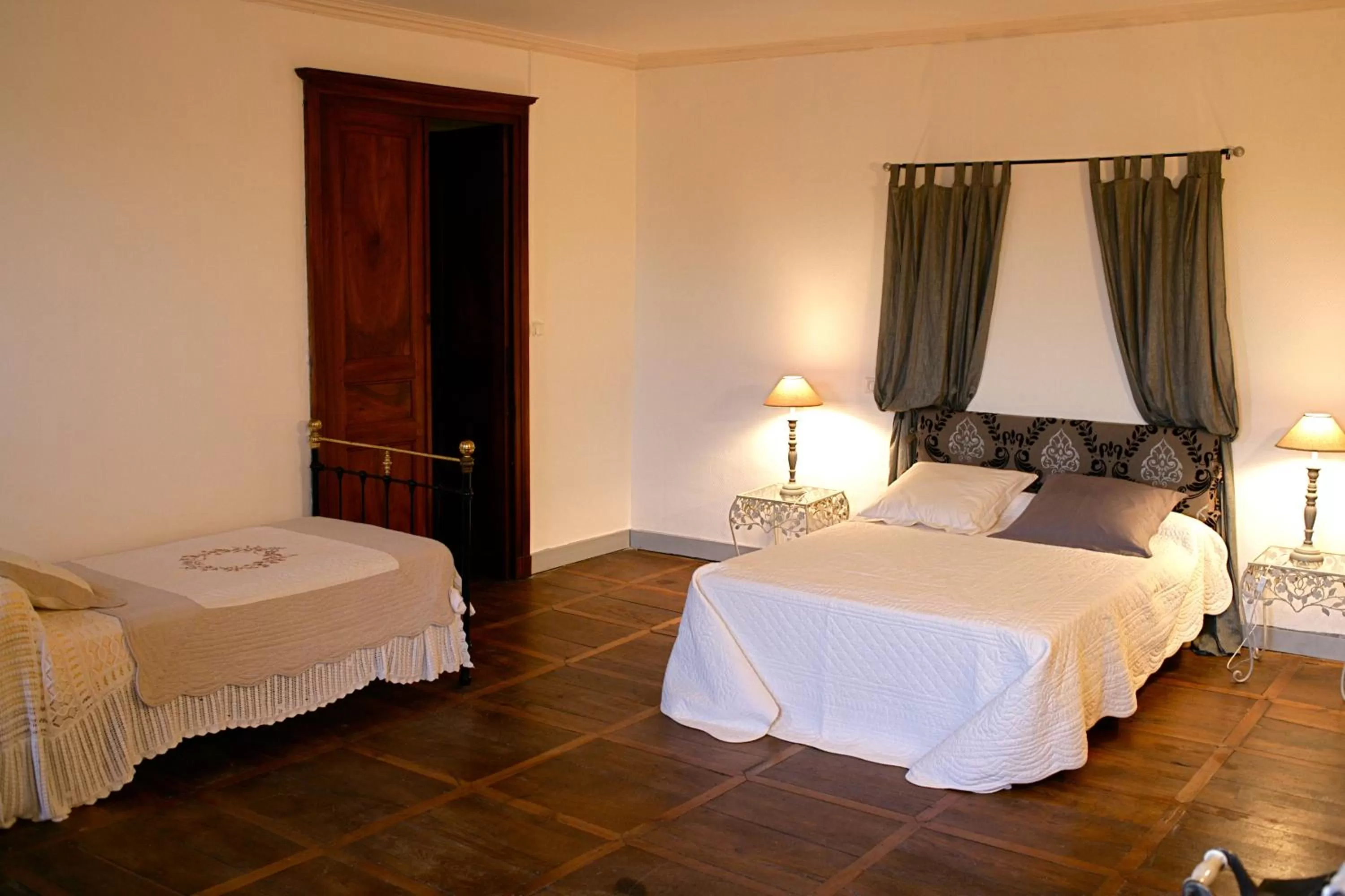 Bedroom, Bed in chambres de charme "Florence"