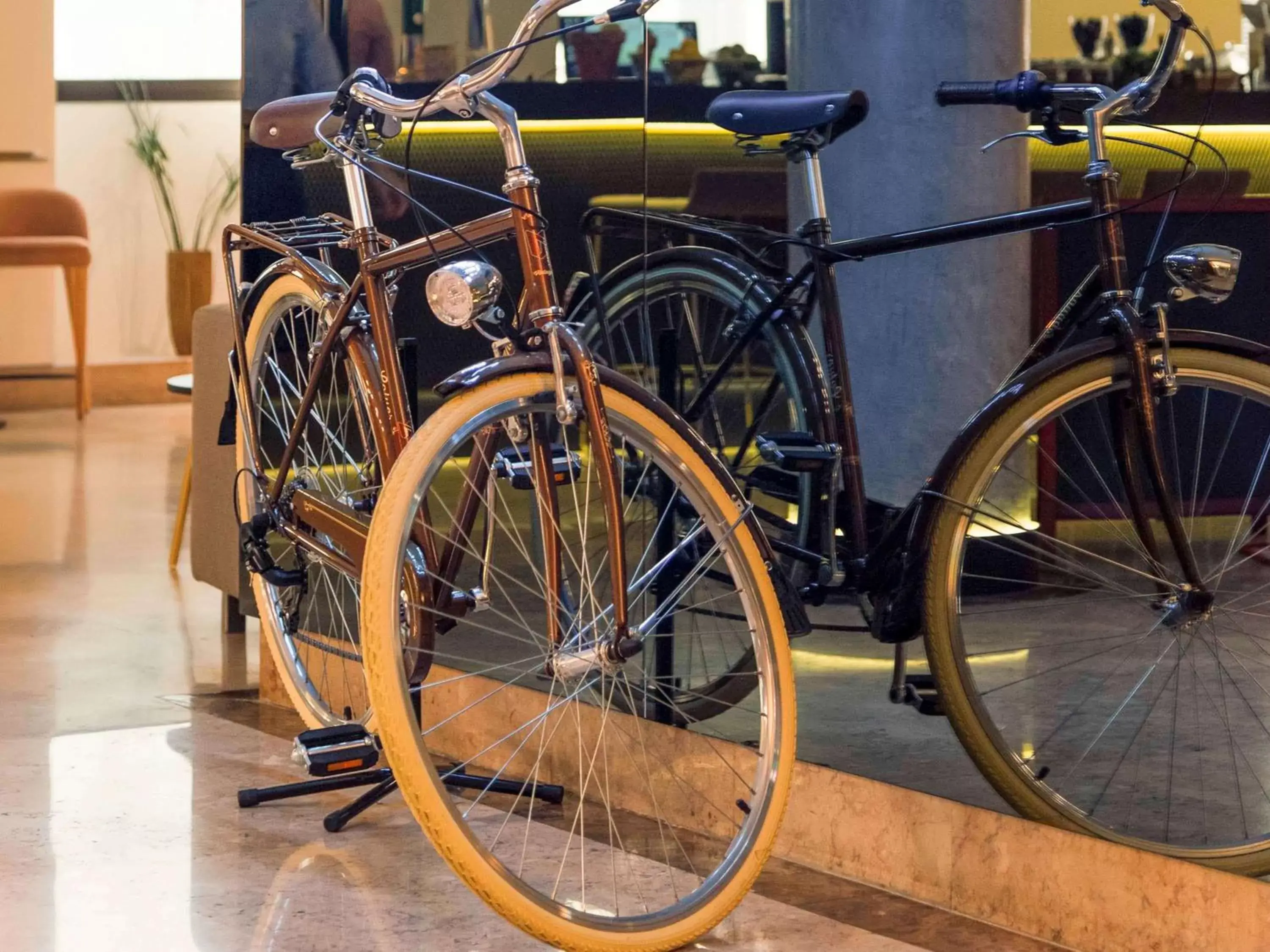 Lounge or bar, Biking in Mercure Porto Centro Santa Catarina