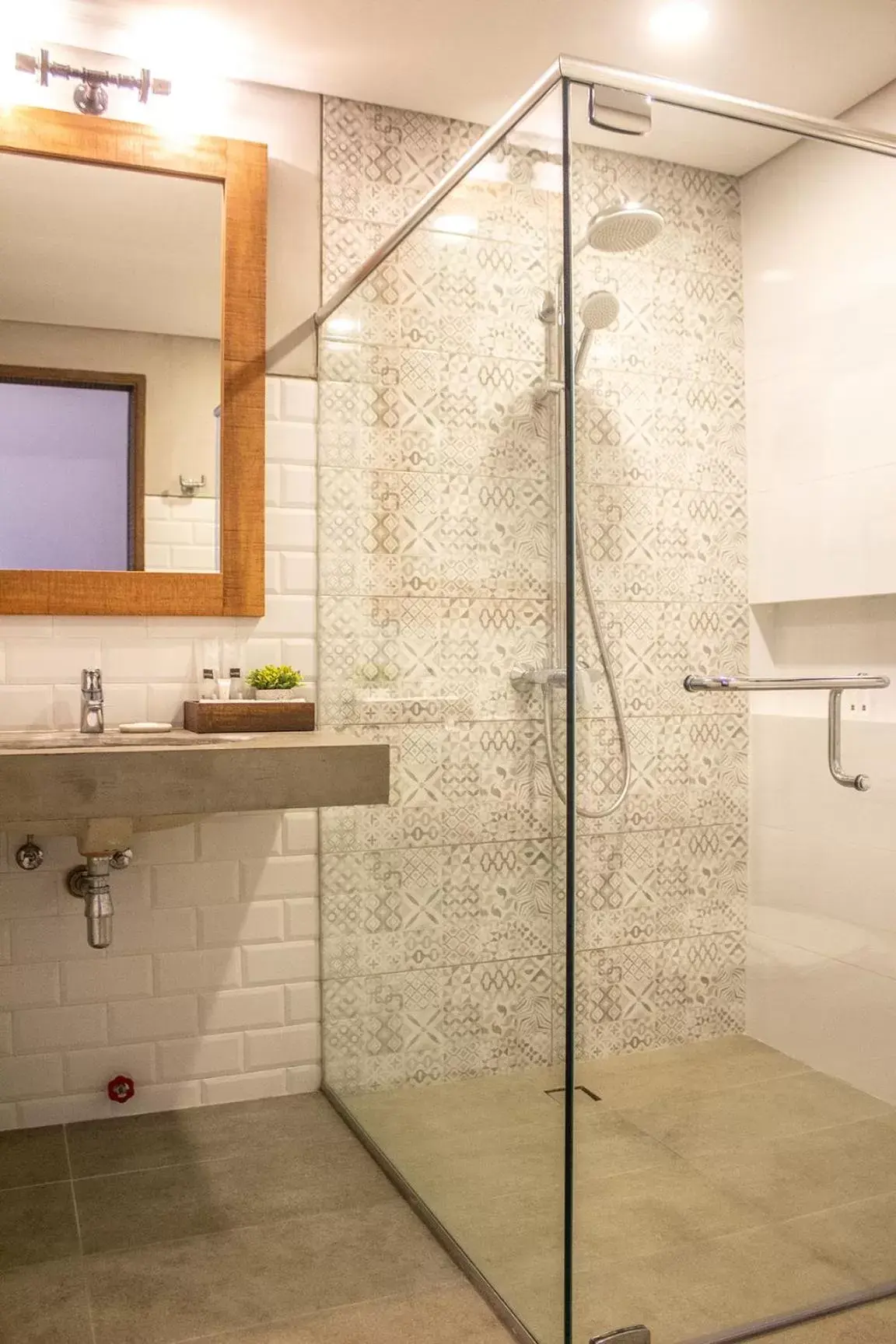 Shower, Bathroom in Royale Parc Hotel Tagaytay