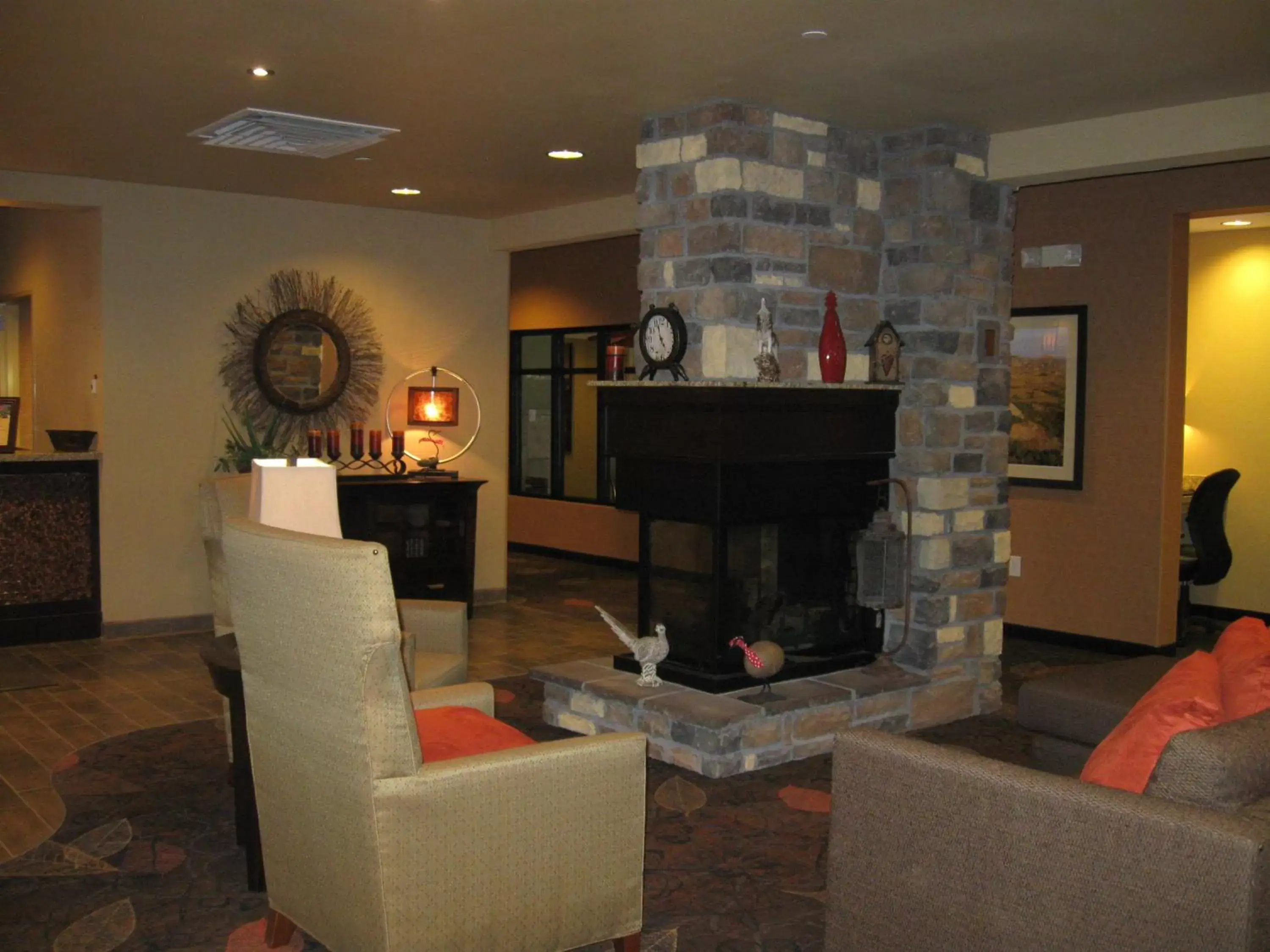 Communal lounge/ TV room in Little Missouri Inn & Suites New Town