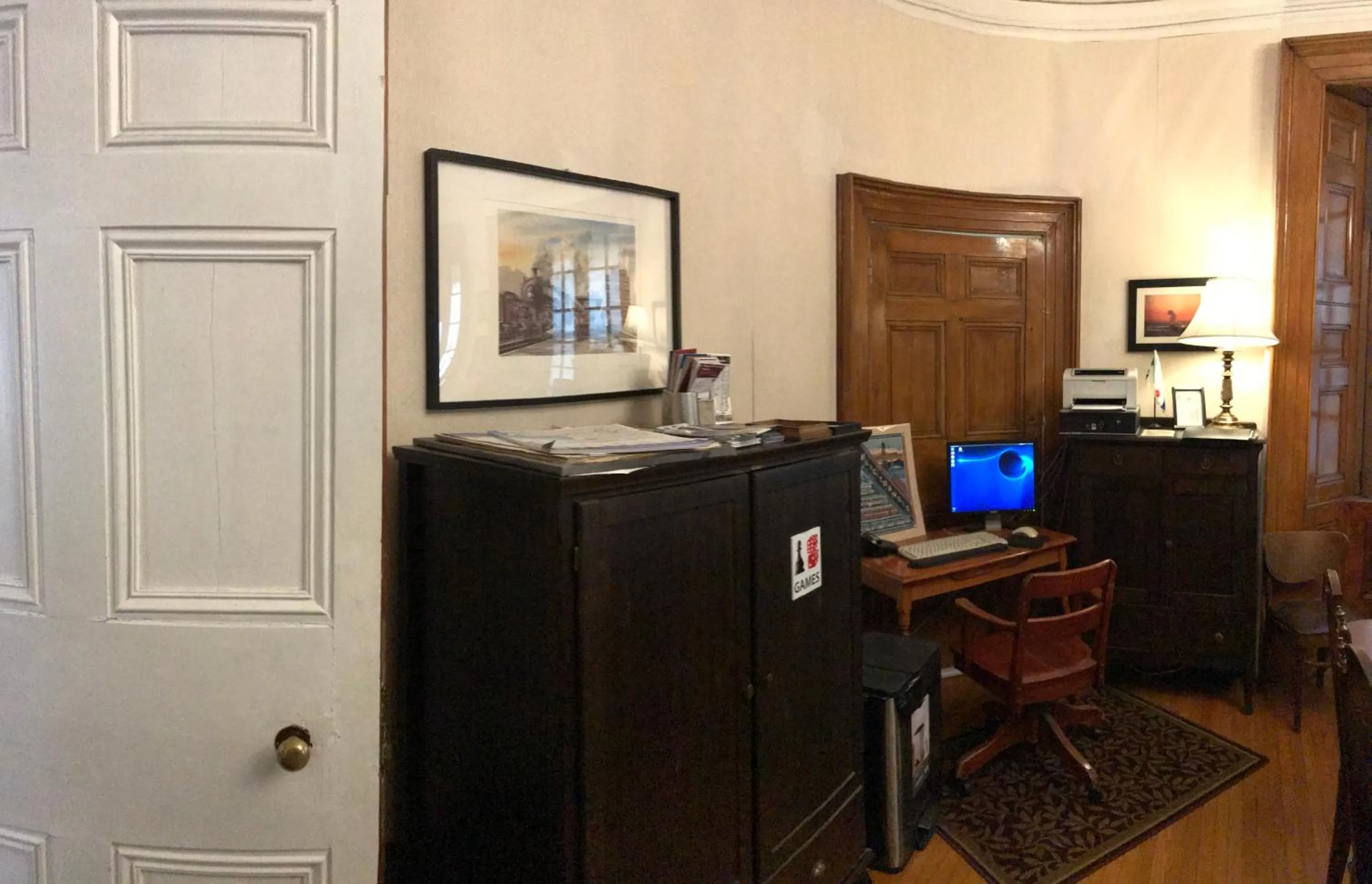 Communal lounge/ TV room in Pring Guesthouse