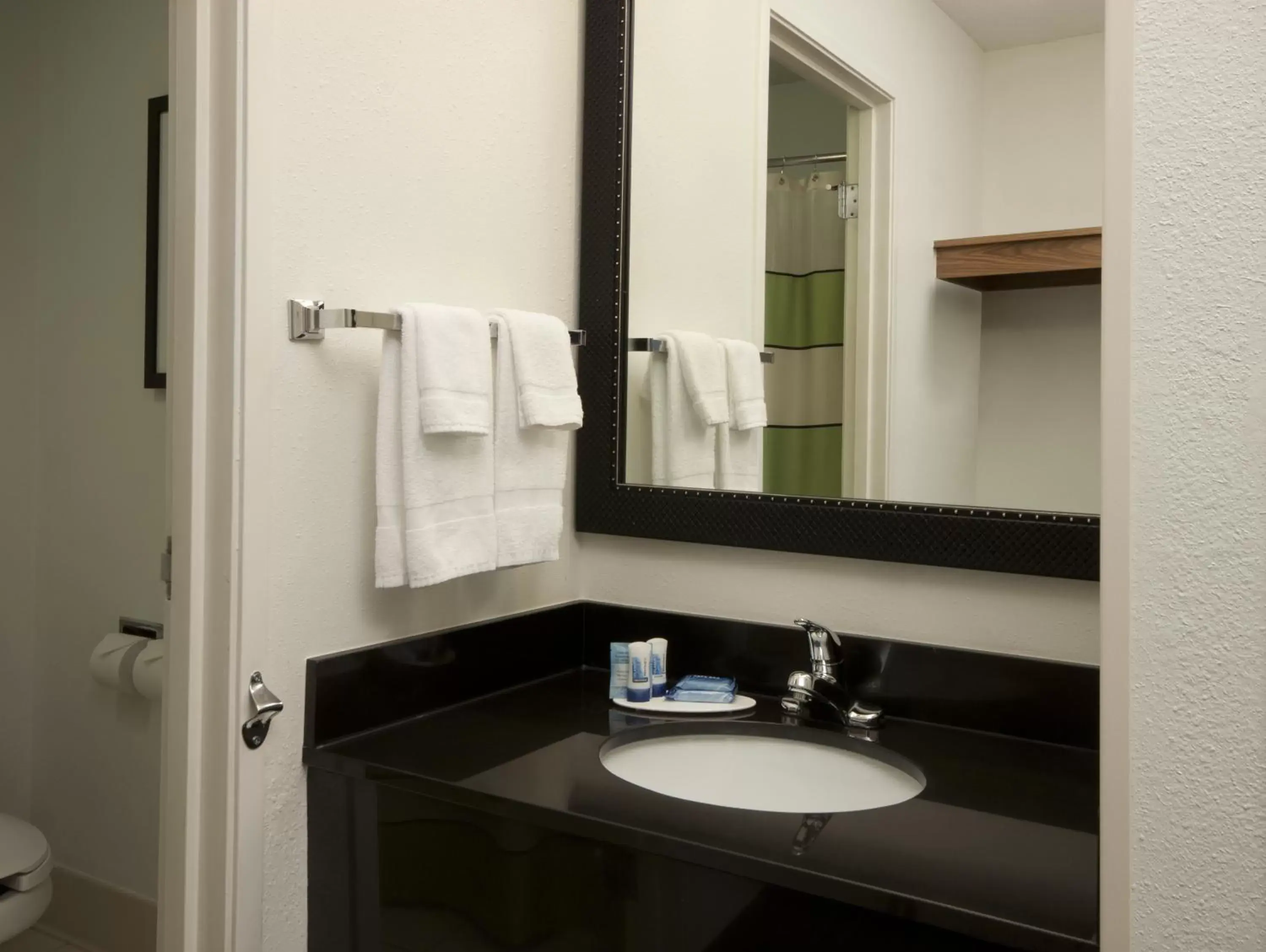 Bathroom in Wingate by Wyndham Gurnee