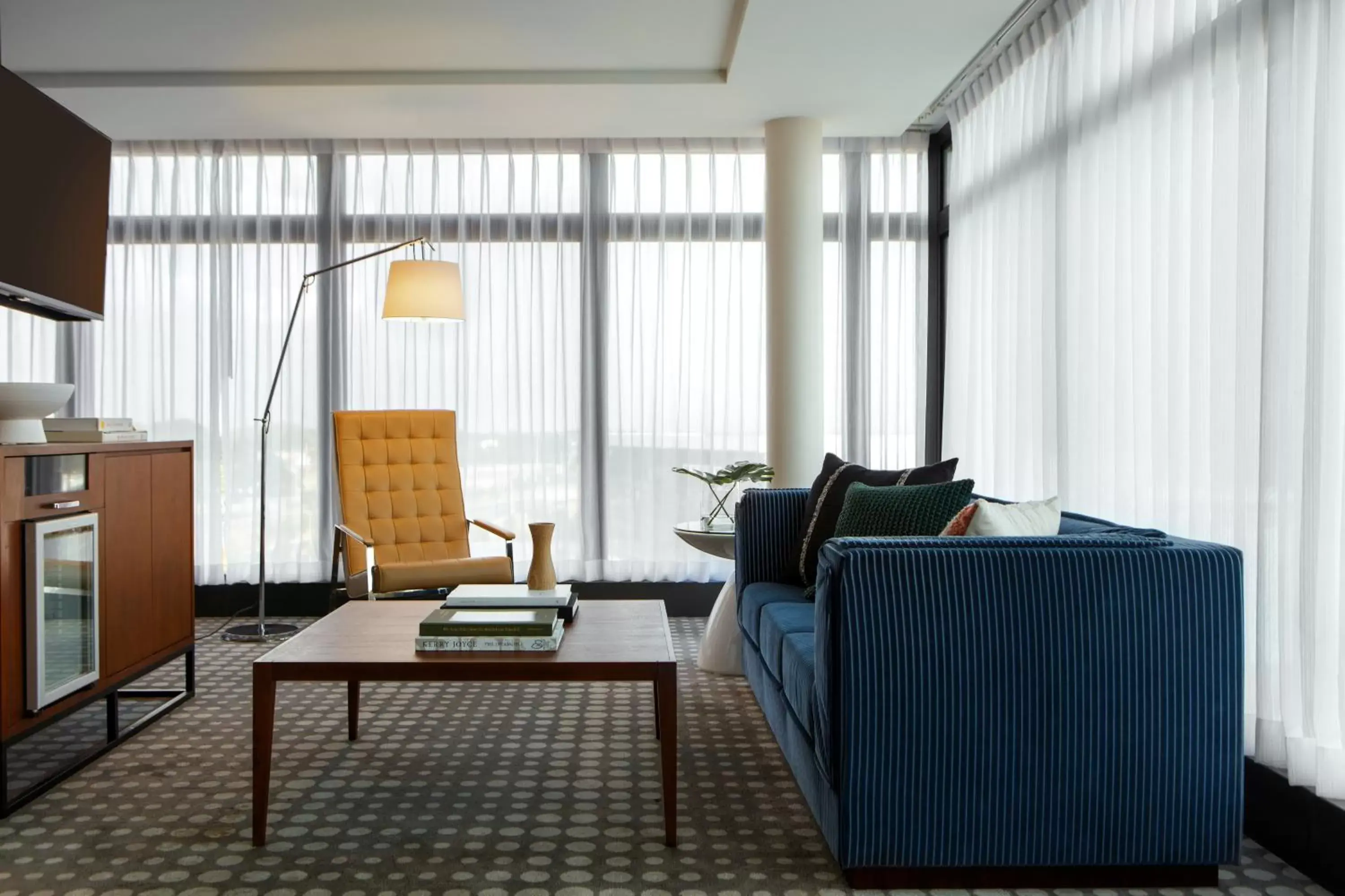 Photo of the whole room, Seating Area in Kimpton Overland Hotel - Atlanta Airport, an IHG Hotel