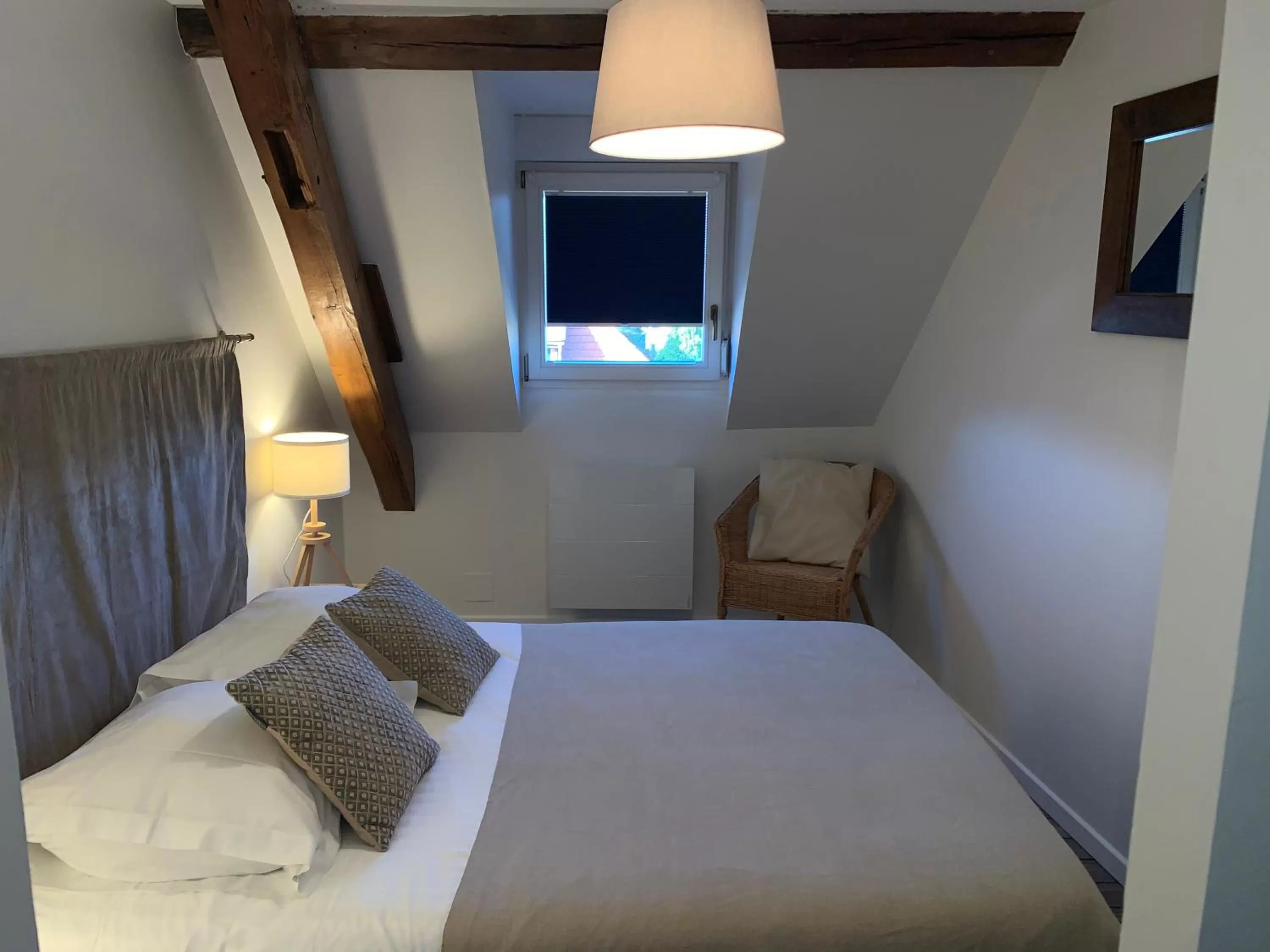 Bedroom, Bed in Chambres d'hôtes - L'Ecurie Obernai