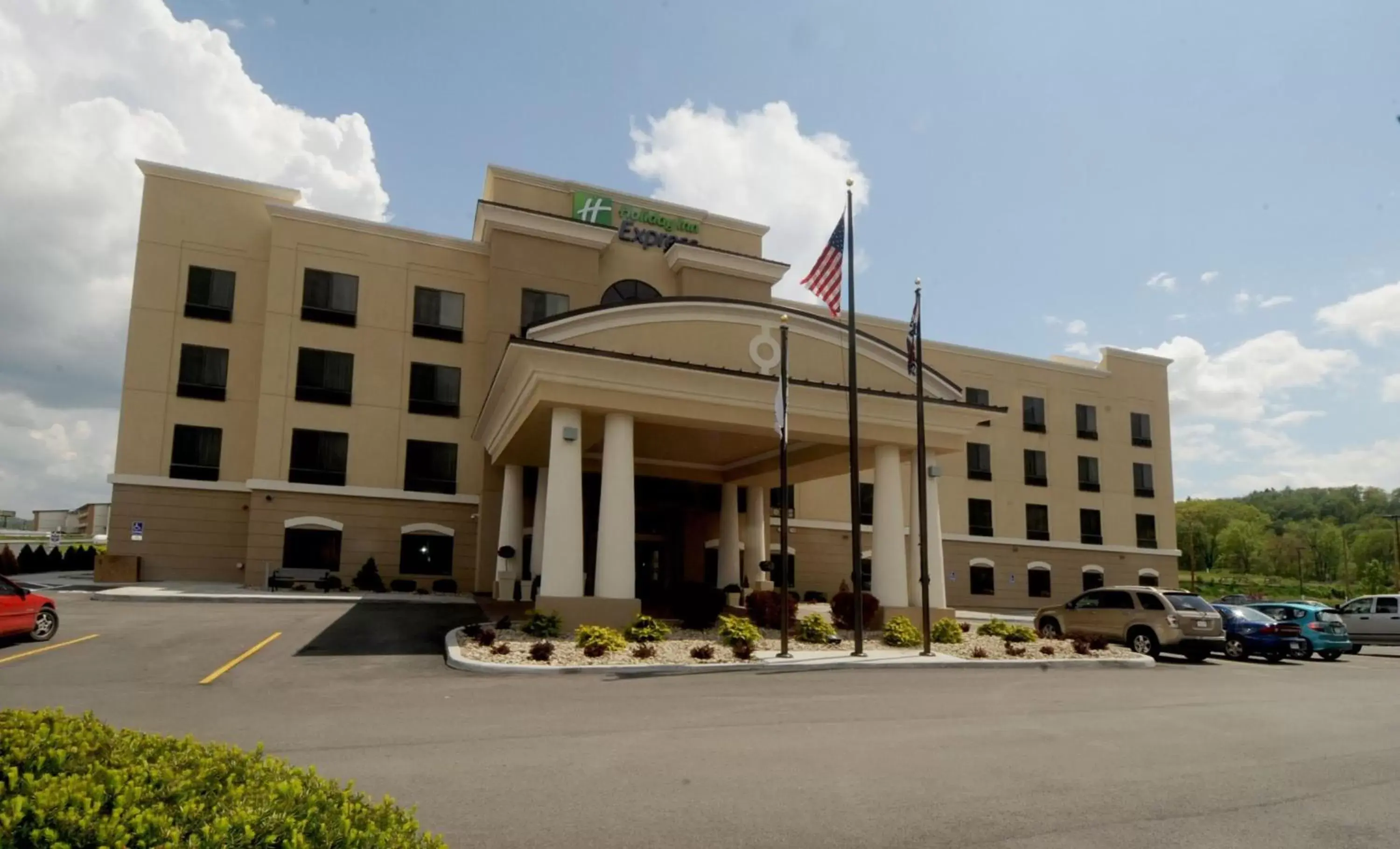 Property Building in Holiday Inn Express Somerset, an IHG Hotel