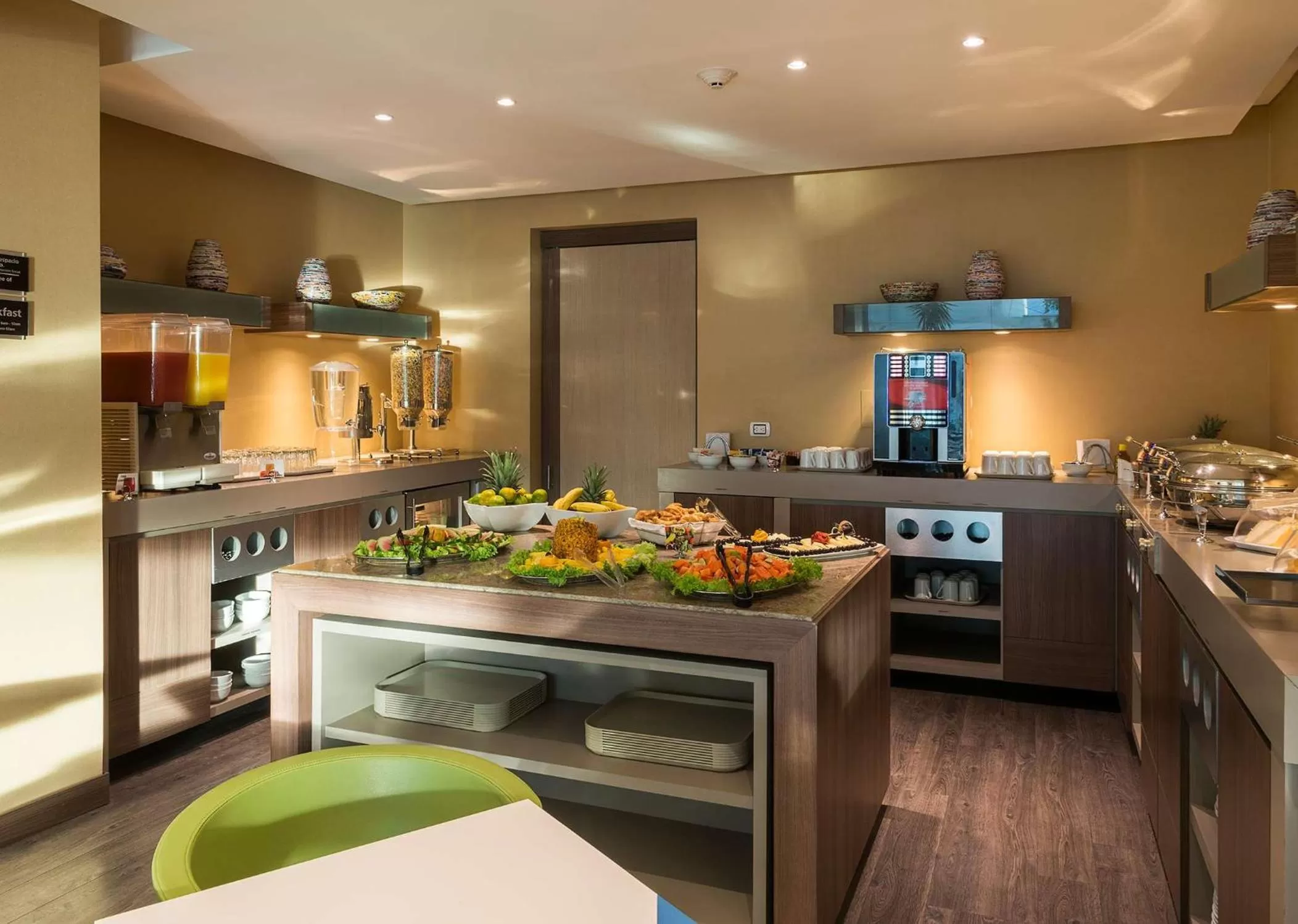 Breakfast in Hampton by Hilton Barranquilla