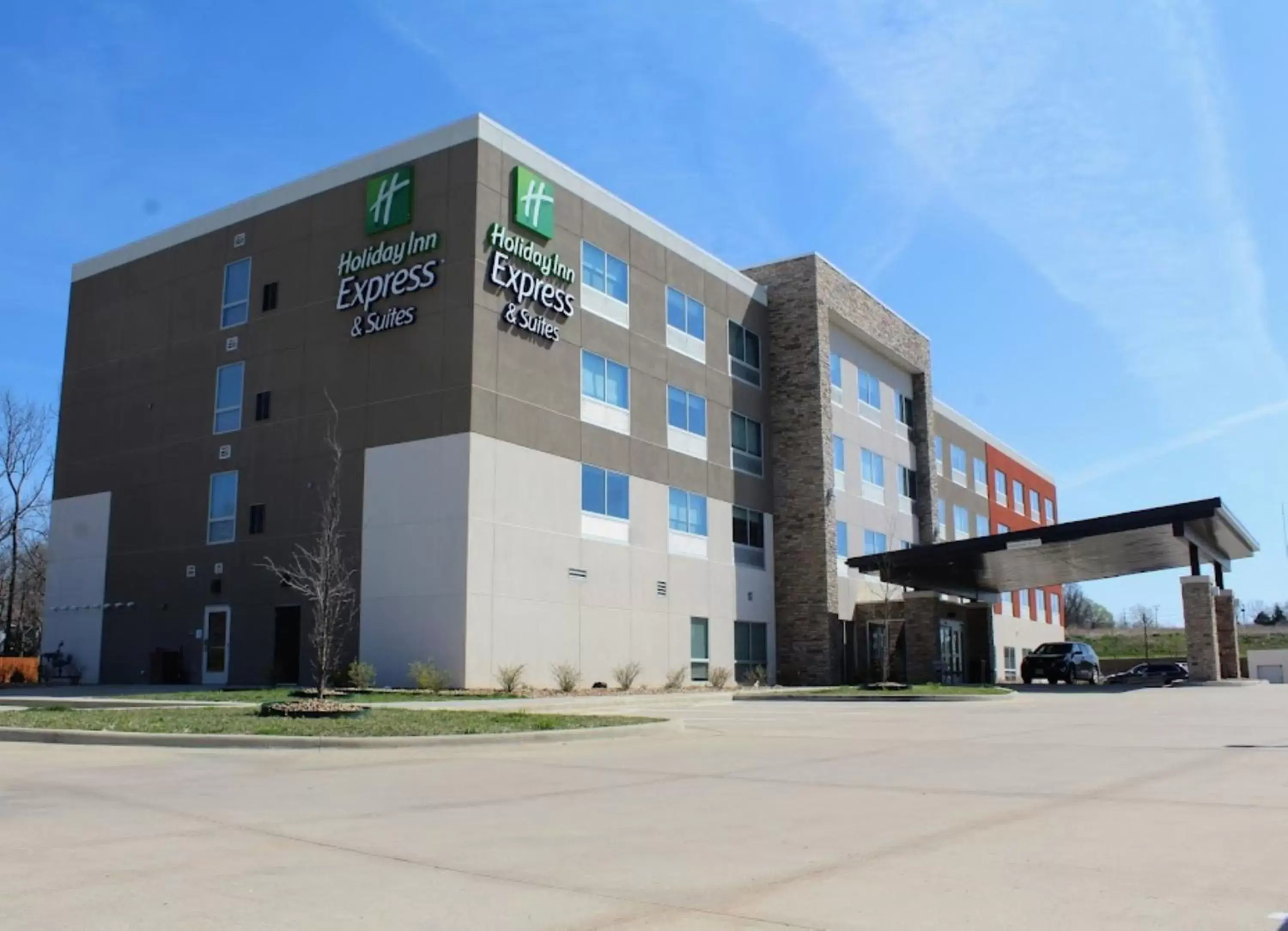 Property Building in Holiday Inn Express & Suites Warrensburg North, an IHG Hotel