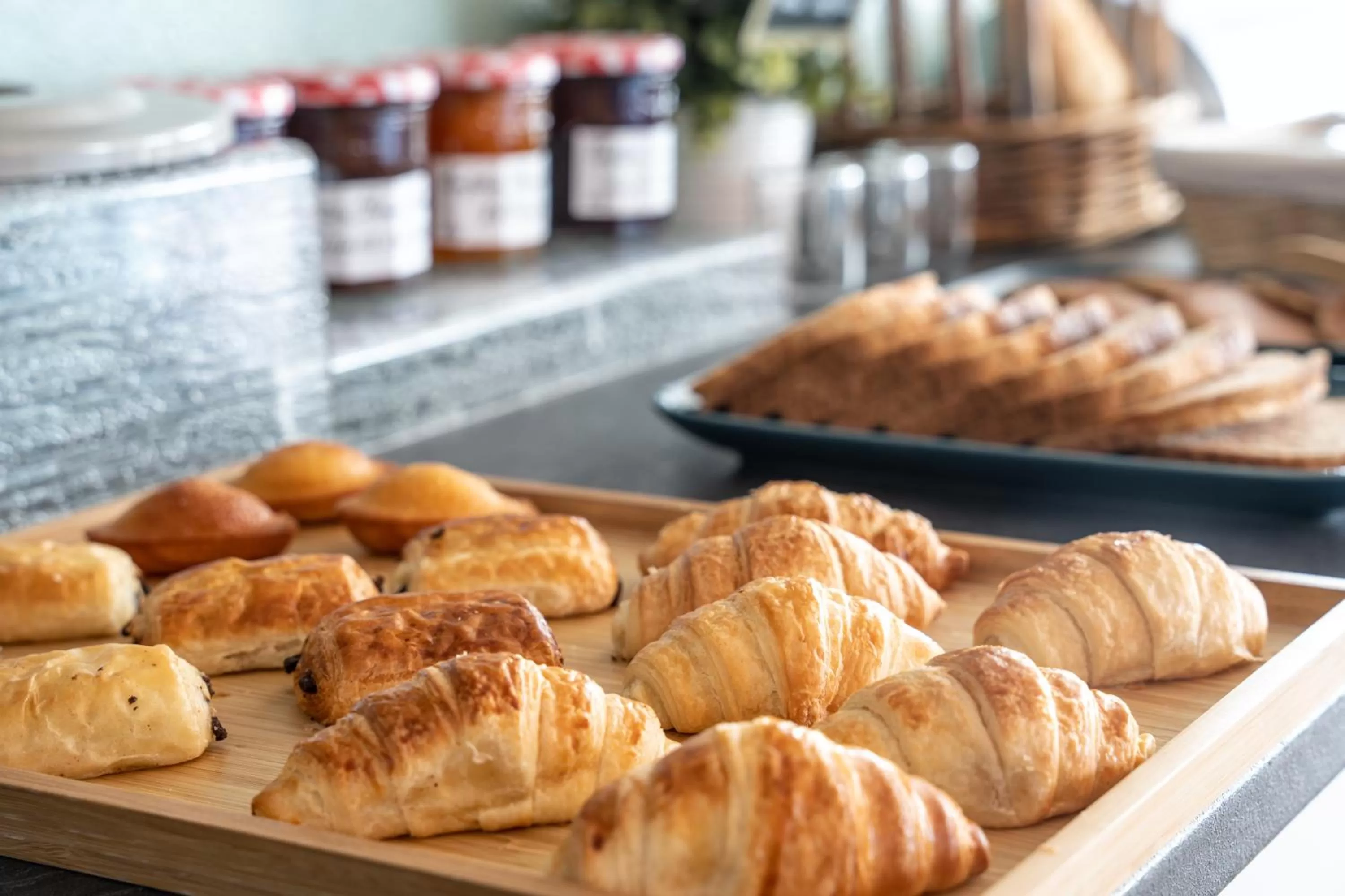 Breakfast in Hotel Inn Design La Rochelle