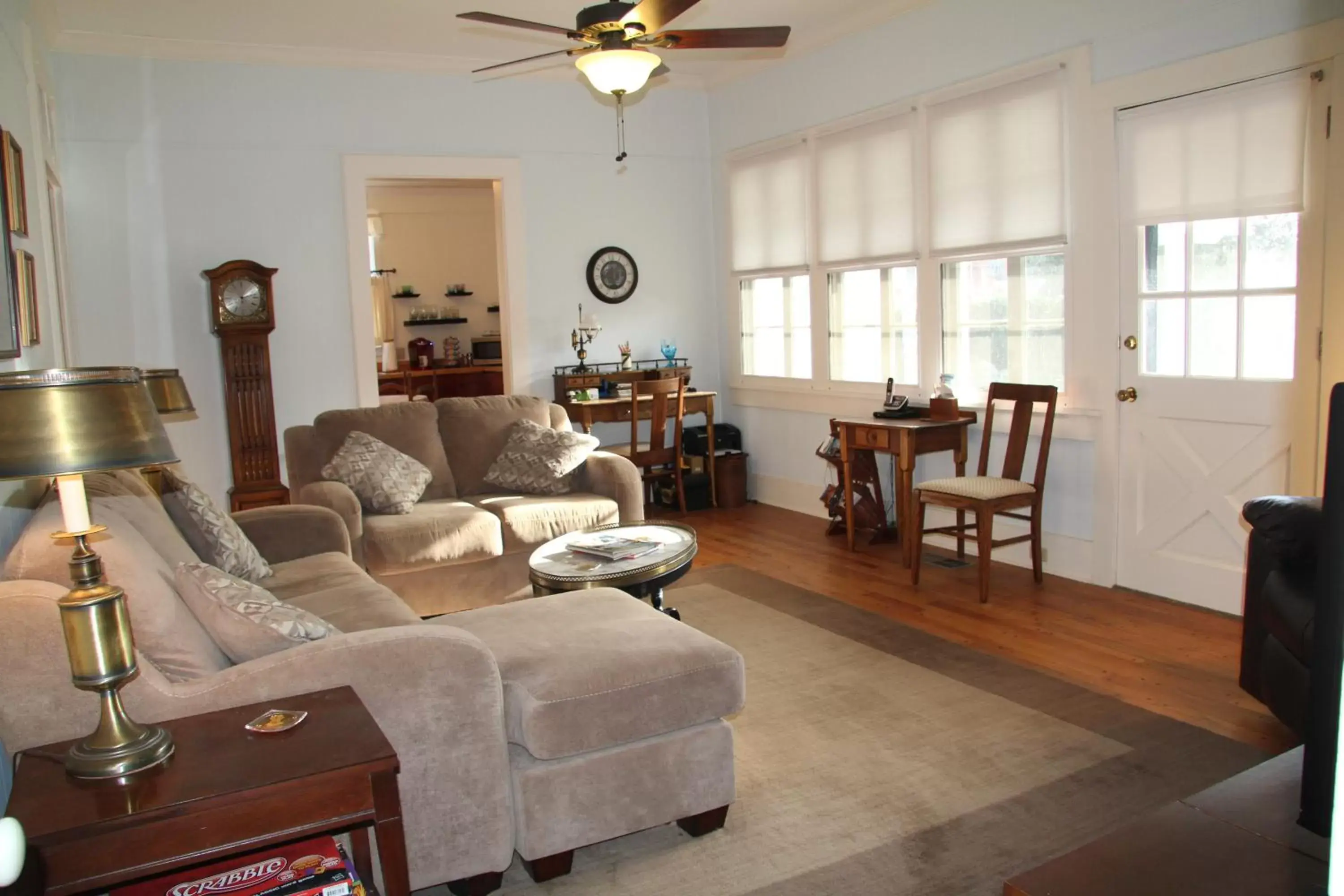 Living room, Seating Area in Riverboat Bed & Breakfast