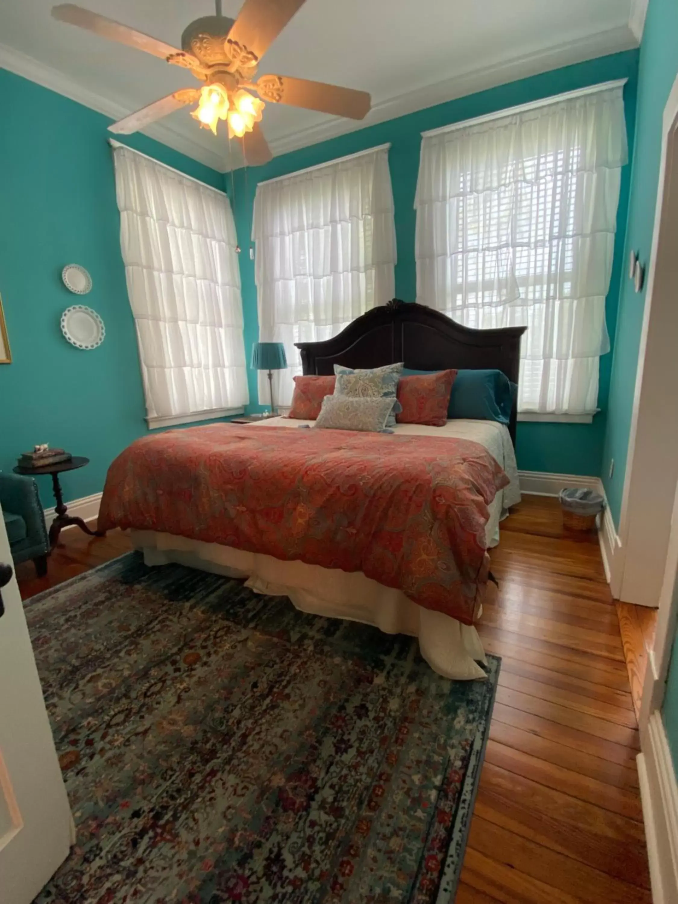 Photo of the whole room, Bed in The King's Daughters B and B on the Bluff overlooking the Mighty Mississippi