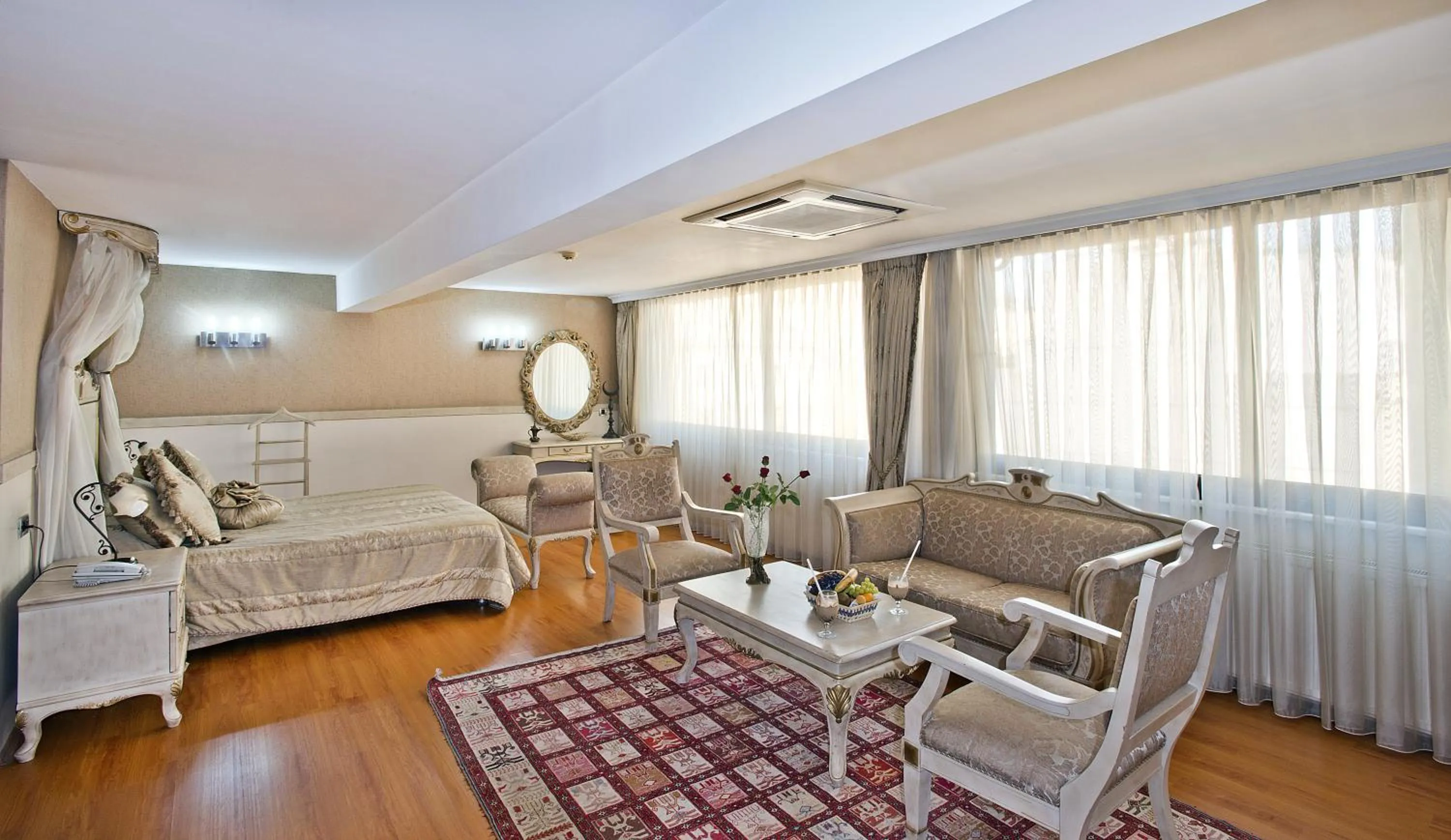 Photo of the whole room, Seating Area in Eterno Hotel