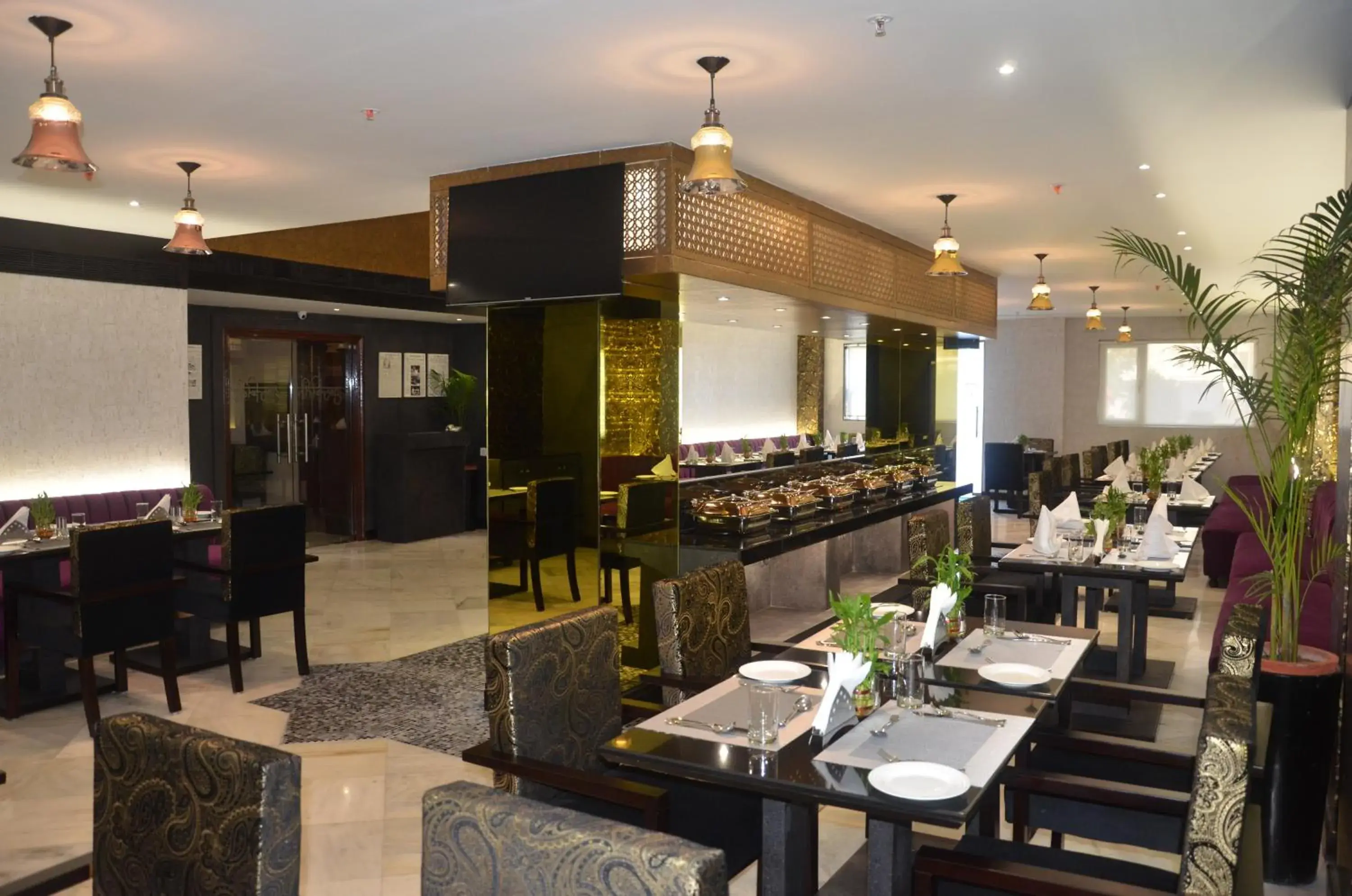 Restaurant/places to eat in Vesta Maurya Palace