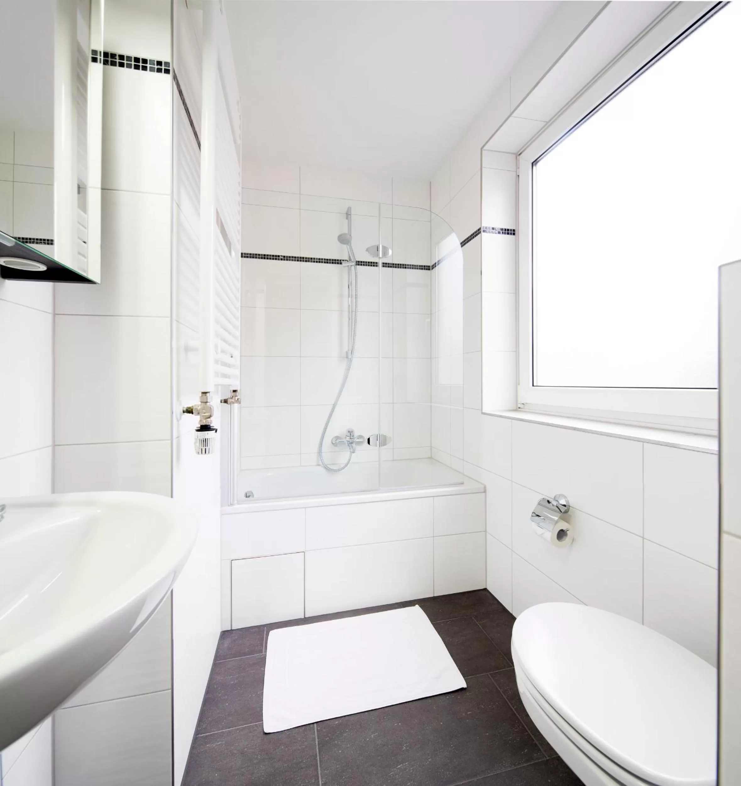 Bathroom in Nürnberger Trichter Family-Business Hotel Garni