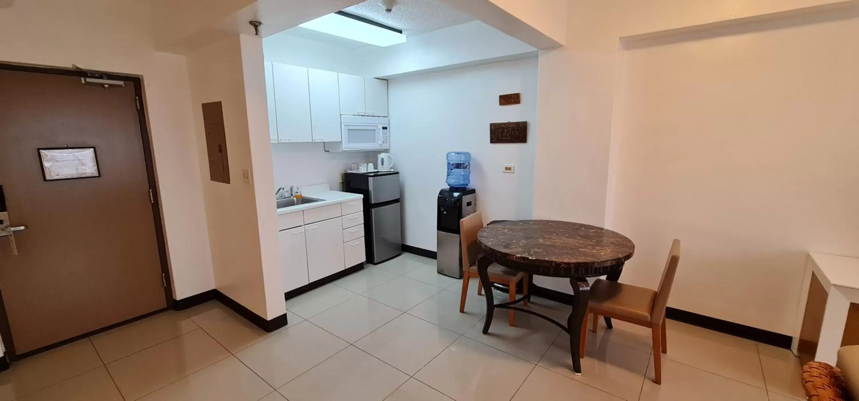 Dining Area in SureStay Hotel by Best Western Guam Palmridge