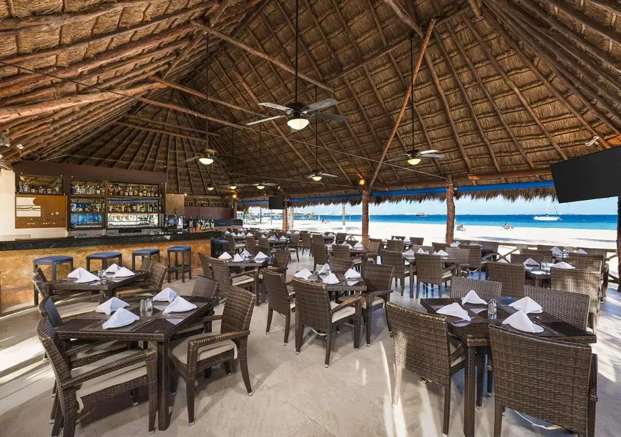 Restaurant/Places to Eat in Beachscape Kin Ha Villas & Suites