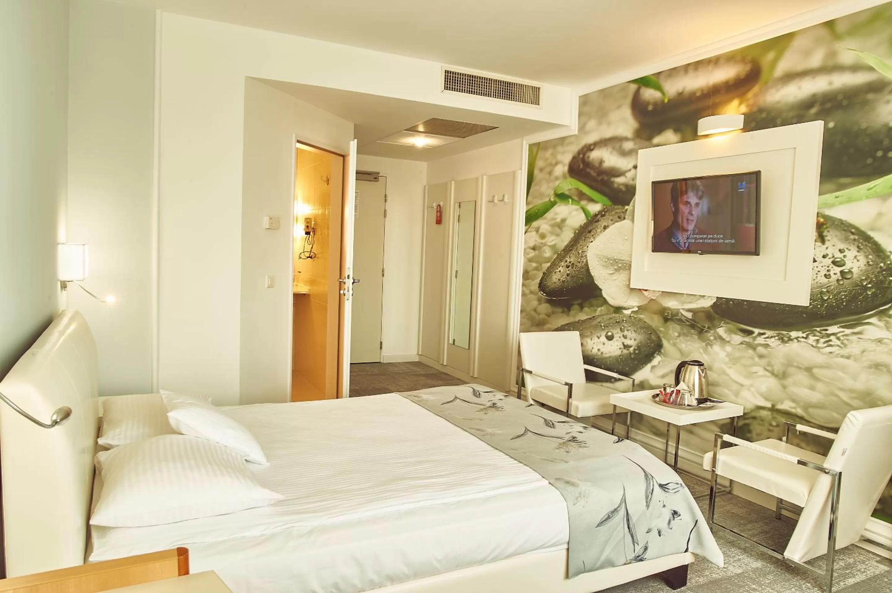 Photo of the whole room, Bed in Continental Forum Bucuresti Palatul Parlamentului