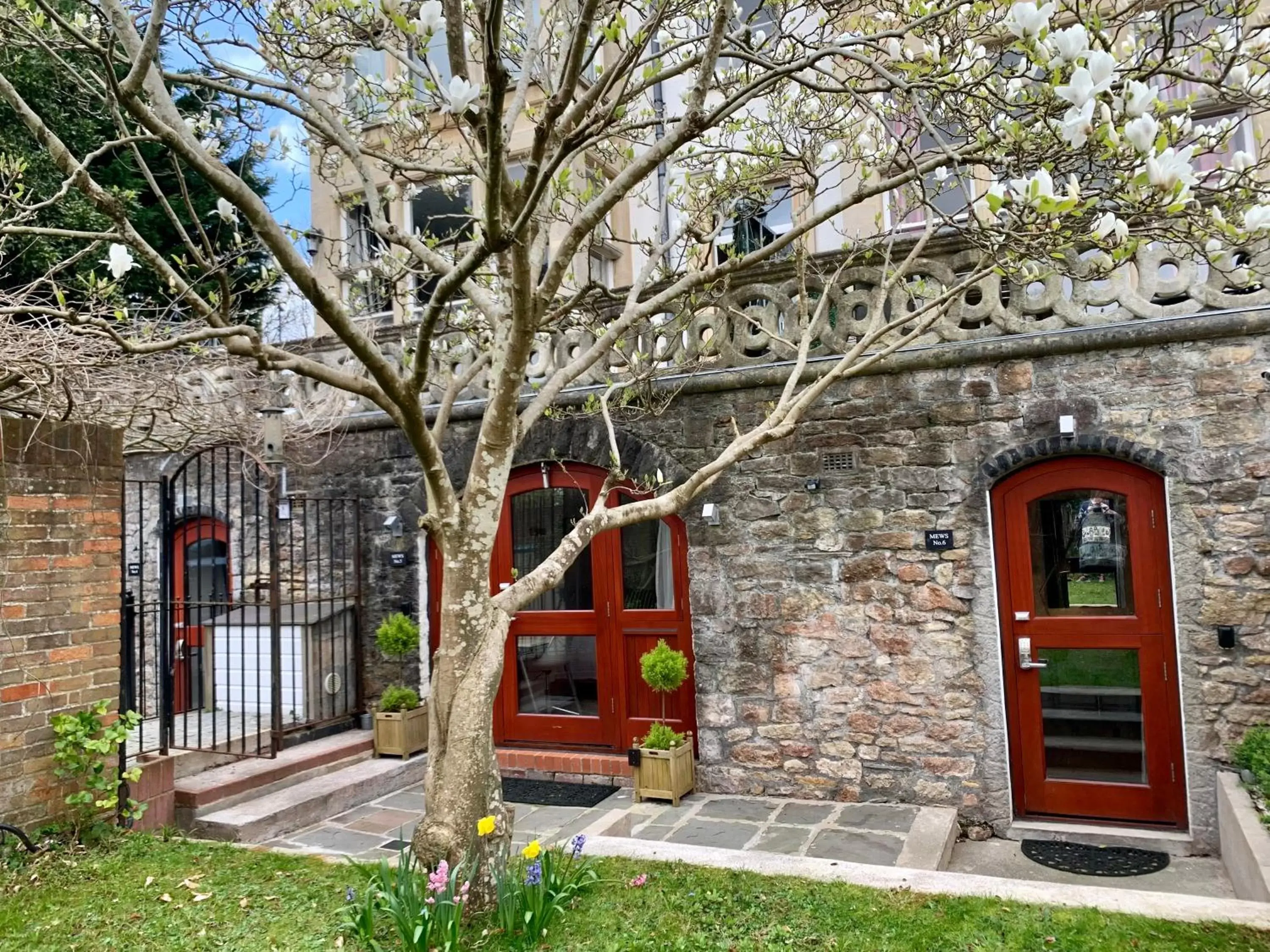 Facade/entrance in Ferndale Mews